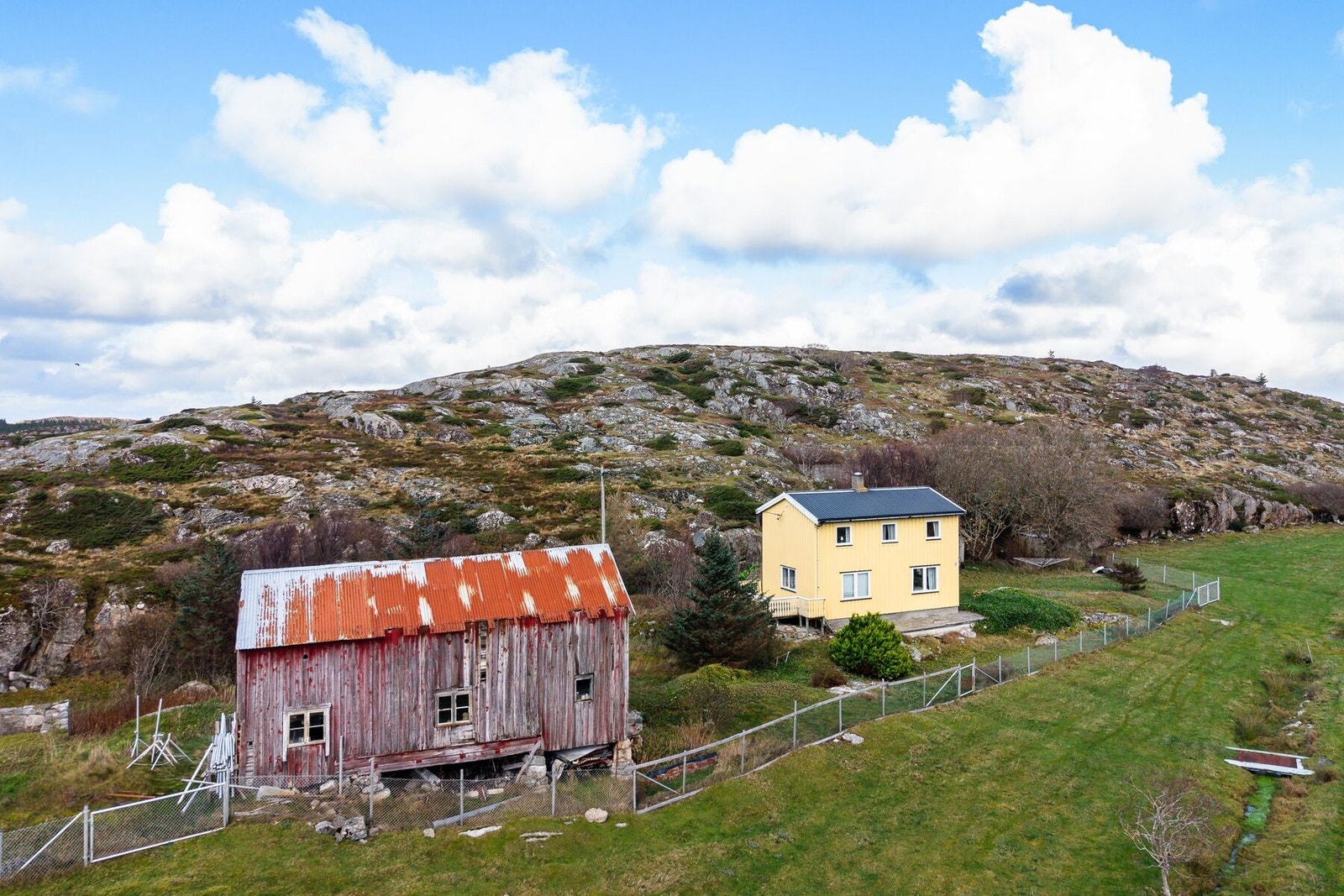 En flott fritidseiendommen med idyllisk beliggenhet på Frøya. Galleribilde