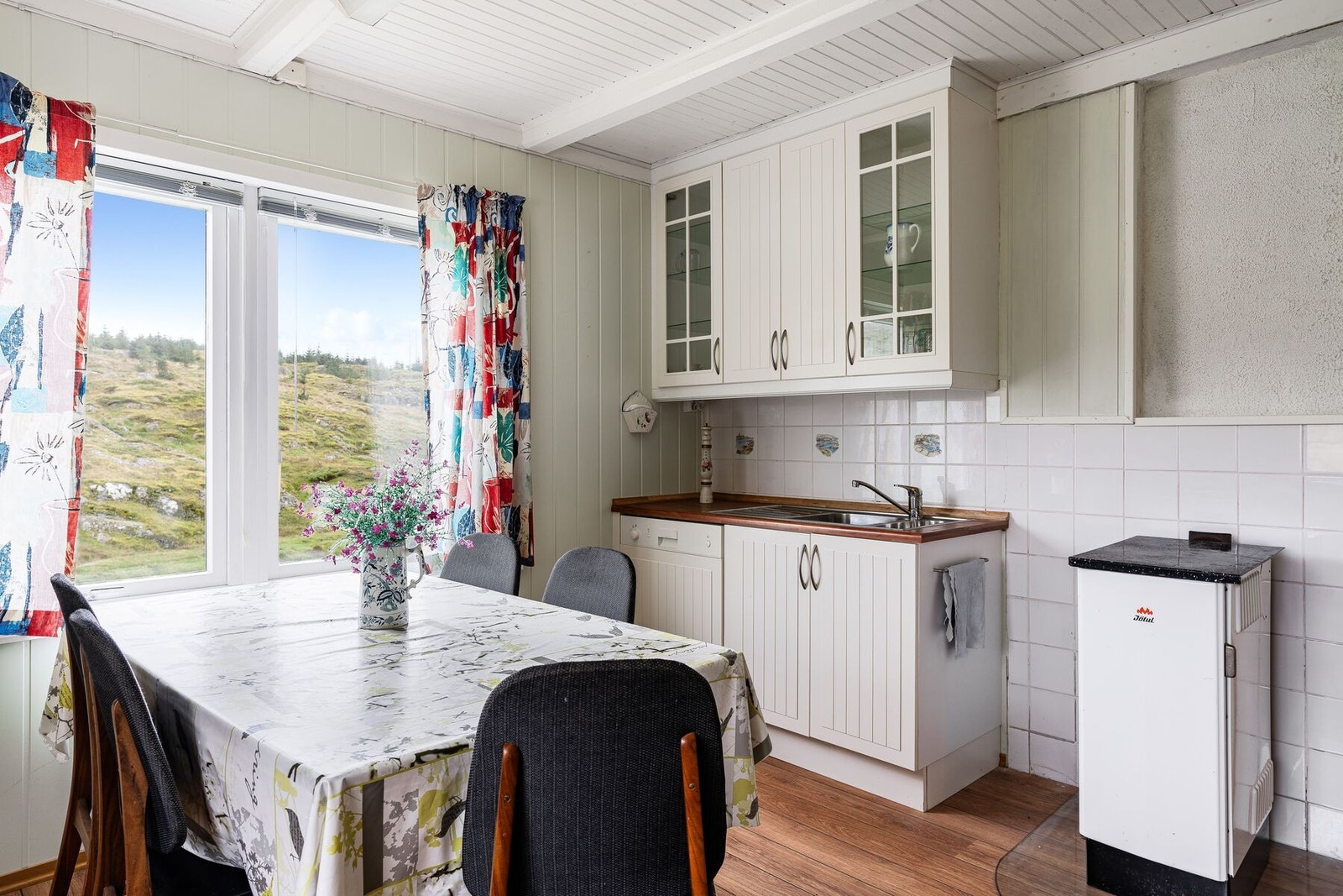 Utsikt mot naturskjønne omgivelser. Galleribilde