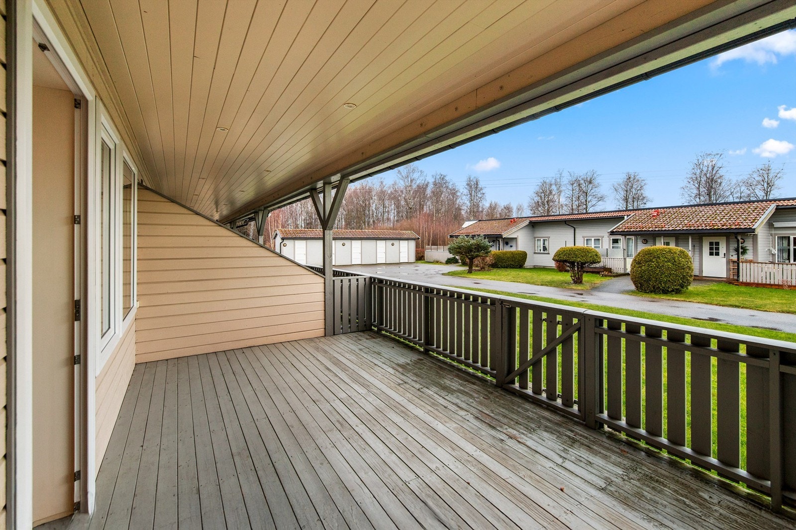 Terrasse mot vest. Galleribilde