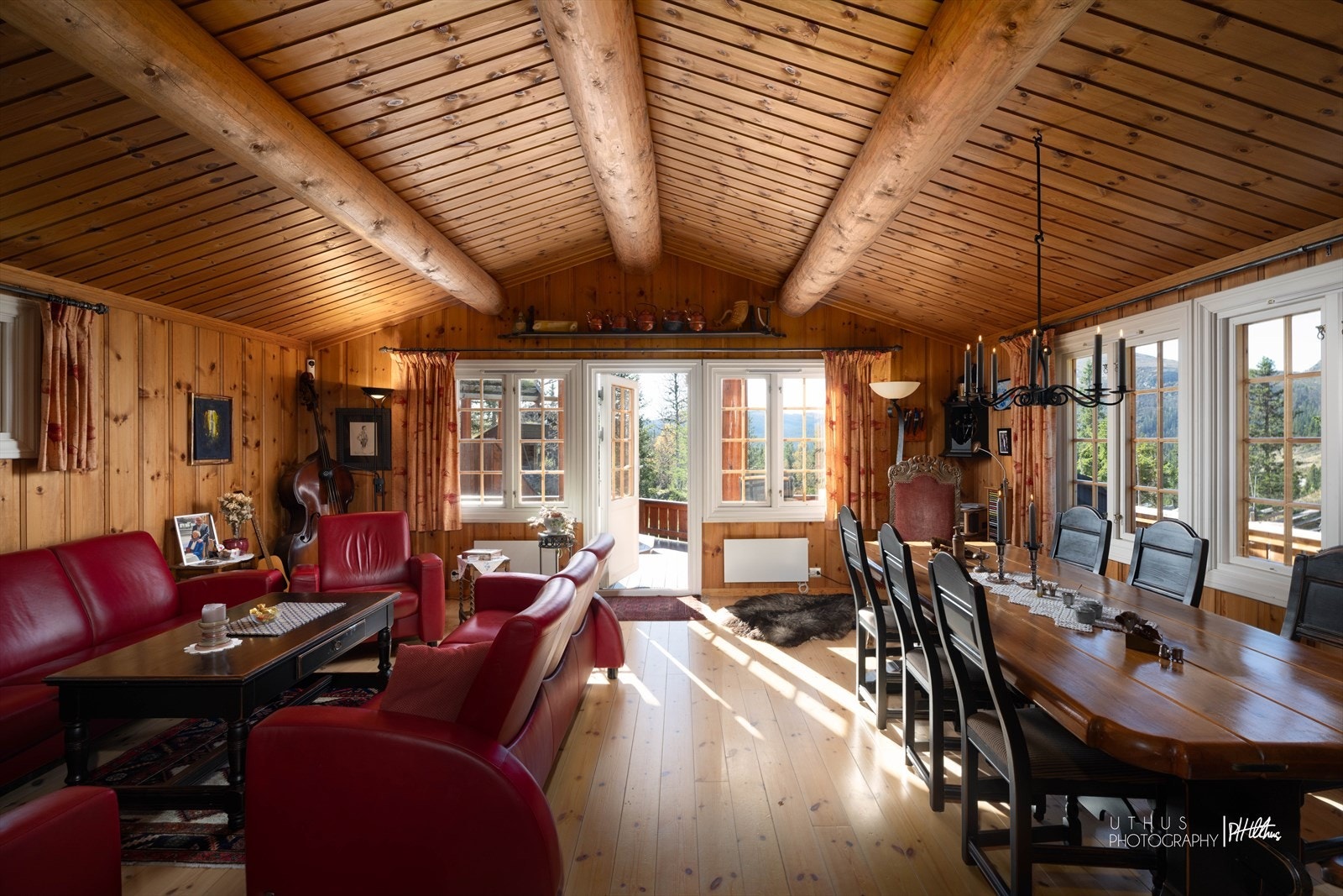 Lys og veldig trivelig stue og spisestue Galleribilde