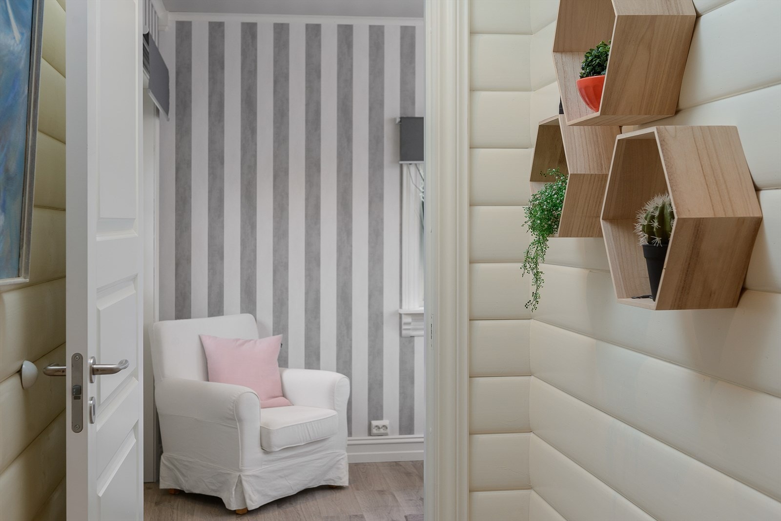 Fra gangen i hytta. Galleribilde