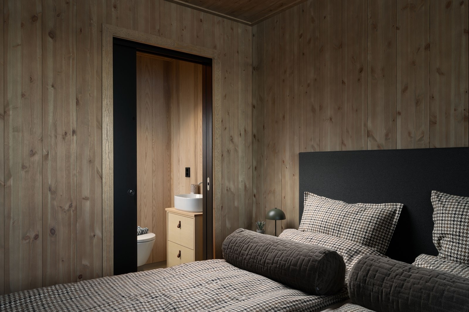 Hovedsoverom har eget tilknyttet bad Galleribilde