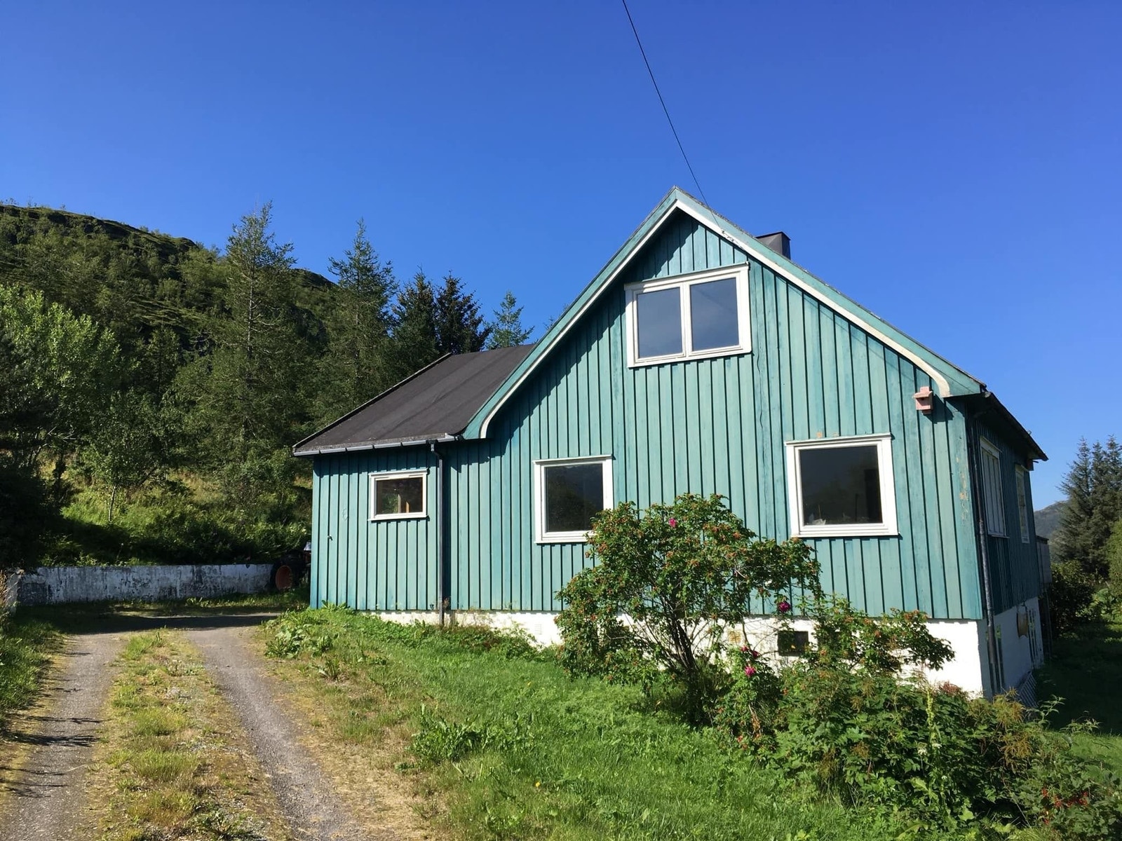 Veien opp til huset mot øst. Galleribilde