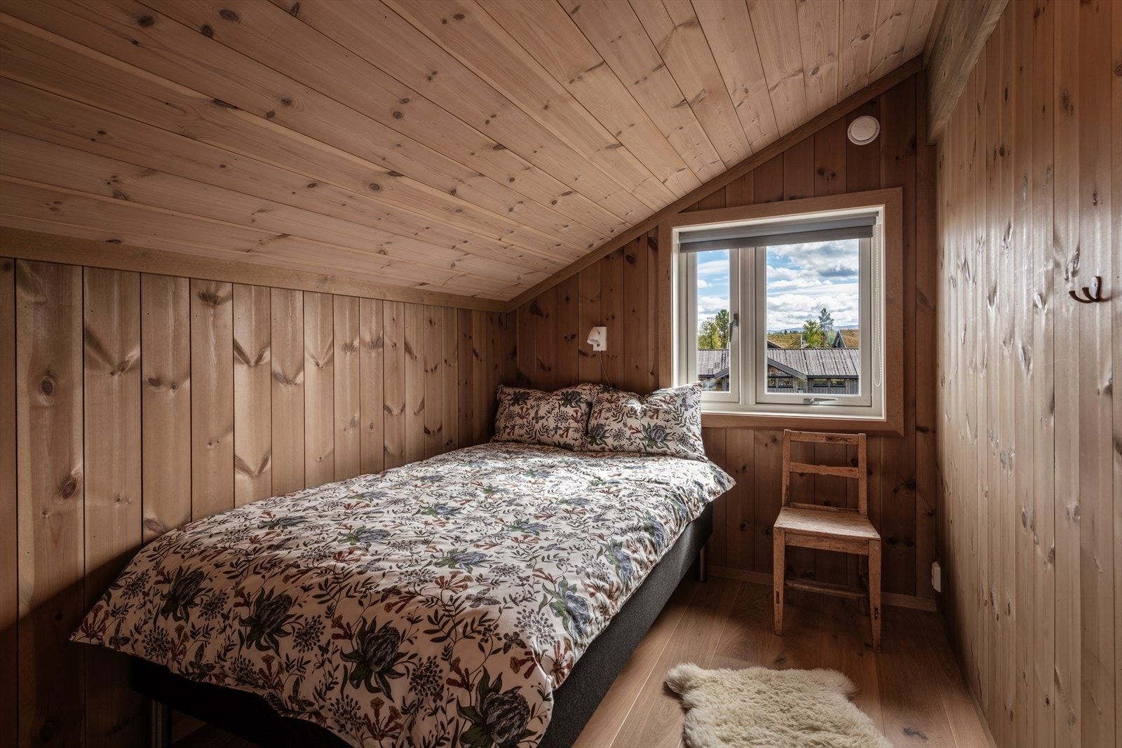 Det er 2 soverom i 2. etasje. Galleribilde