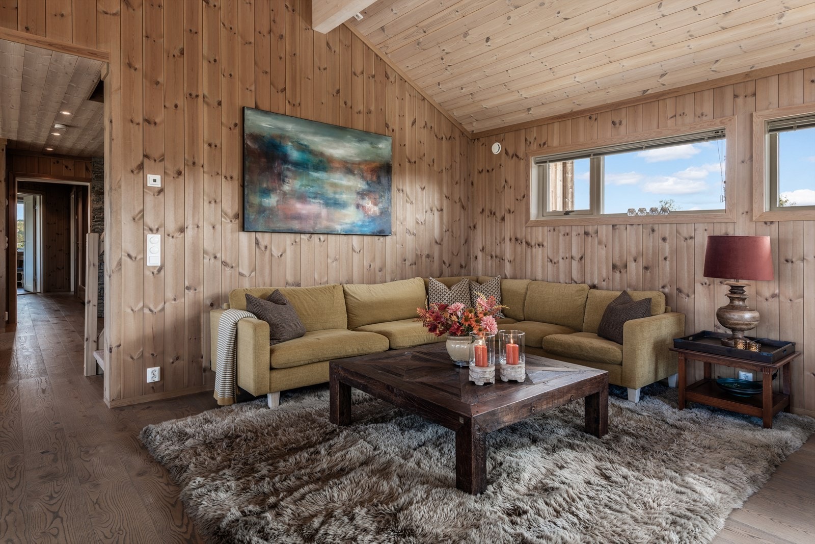 Stuen har god plass til ønsket møblering. Galleribilde