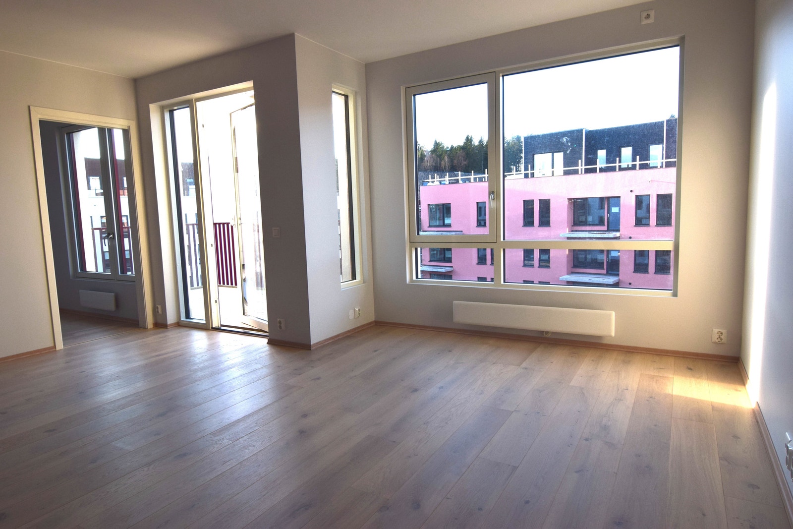 Stue med utgang til balkong. Galleribilde