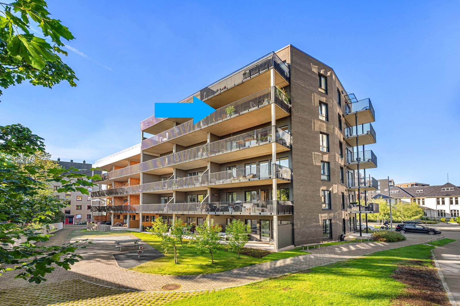 Leiligheten har en ypperlig beliggenhet på Lilleby, hvor beboerne i sameiet har tilgang til felles takterrasse. Galleribilde