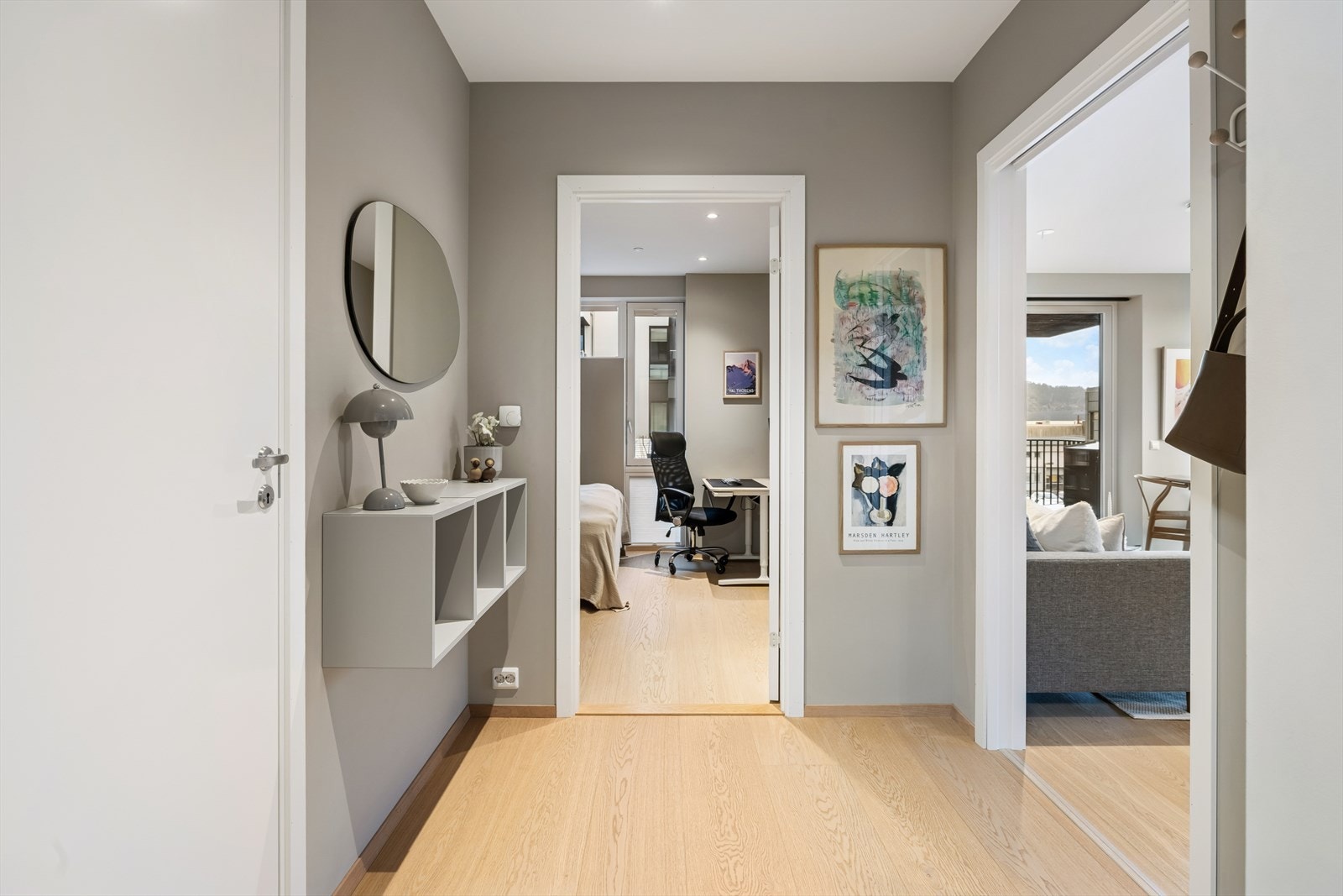 Leiligheten har vannbåren gulvvarme på bad, i gang og i stue. Galleribilde