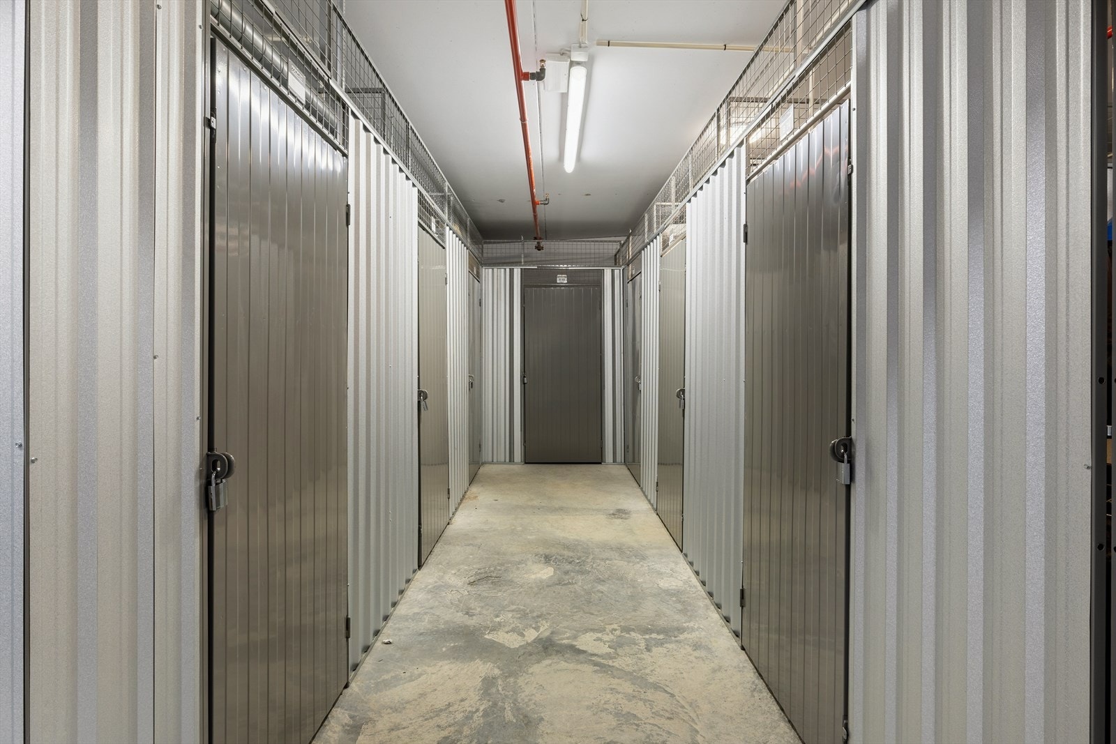 Tilhørende leiligheten er en ekstern sportsbod på ca. 5 kvm i byggets garasjekjeller. Galleribilde