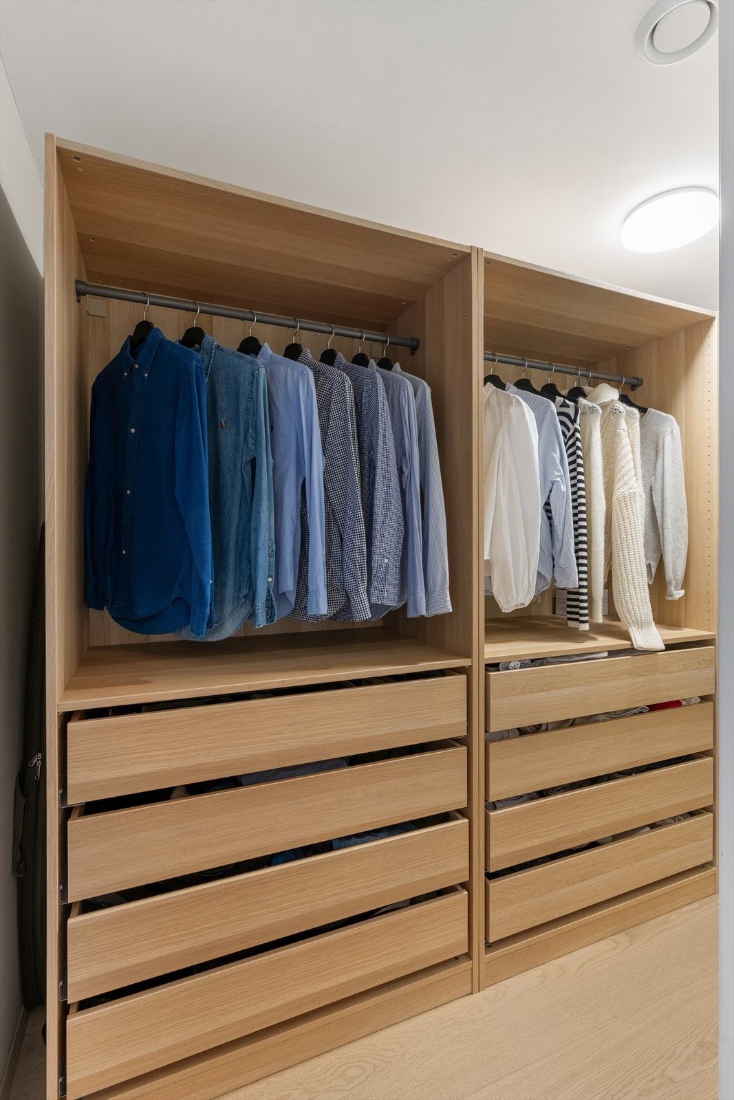 I tilknytning til hovedsoverommet finnes en innvendig bod som gir godt med plass til oppbevaring og lagring. Galleribilde