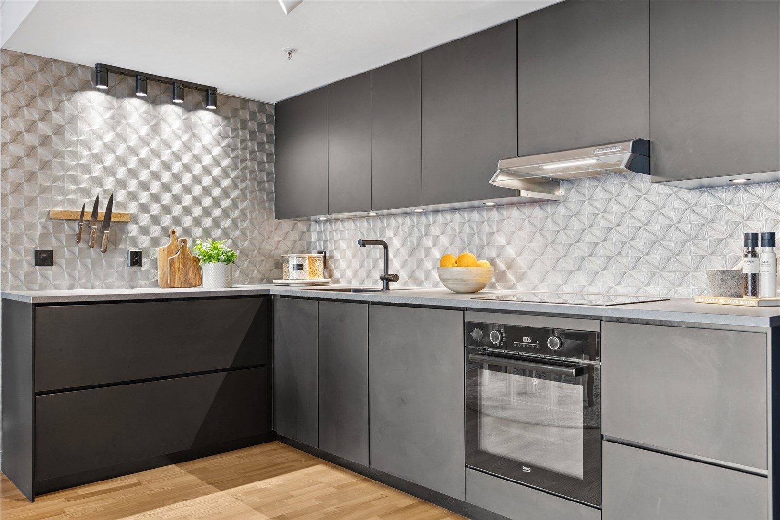 Kjøkkeninnredningen er installert i 2022. Galleribilde