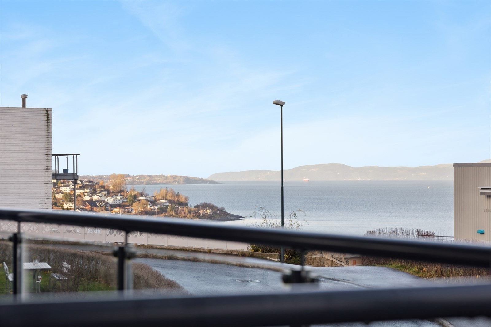 Stille og rolig område, med kort vei til kollektiv transport som tar deg til både Trondheim sentrum og Stjørdal/Trondheim Lufthavn. Galleribilde