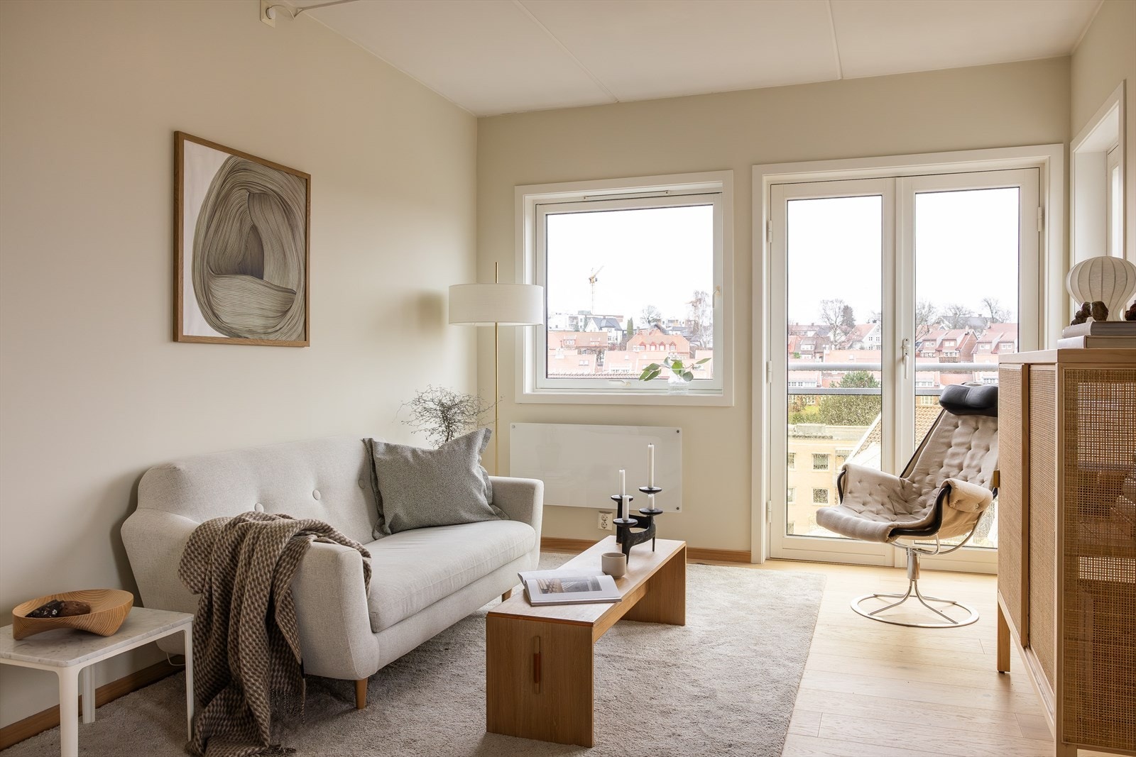 Her er du skjermet fra direkte innsyn og kan skimte ut mot nærområdets taktopper. Galleribilde