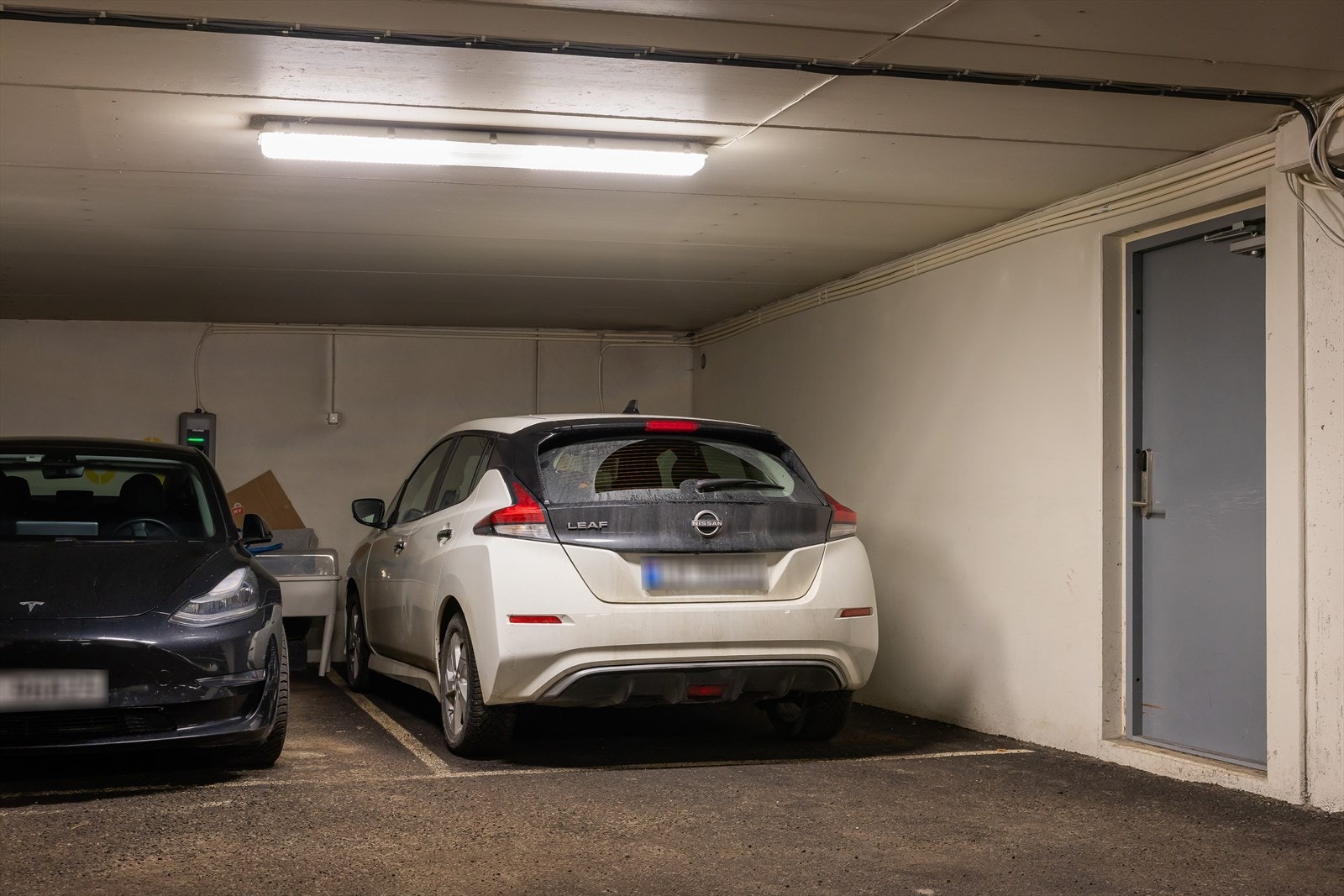 Parkeringsplass med El.lader kan kjøpes, se felt "parkering" i salgsoppgave. Galleribilde