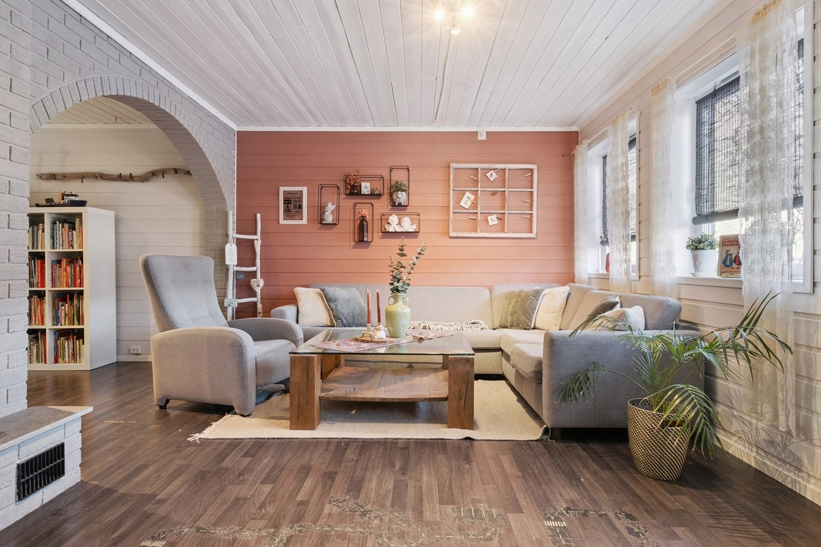 Egen kjellerstue gir ekstra boltreplass. Galleribilde