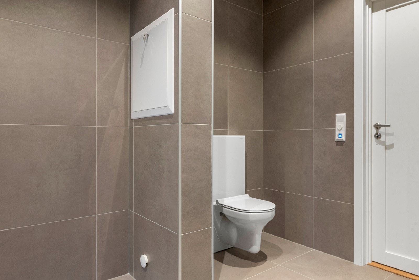 Adskilt toalett på bad. Galleribilde