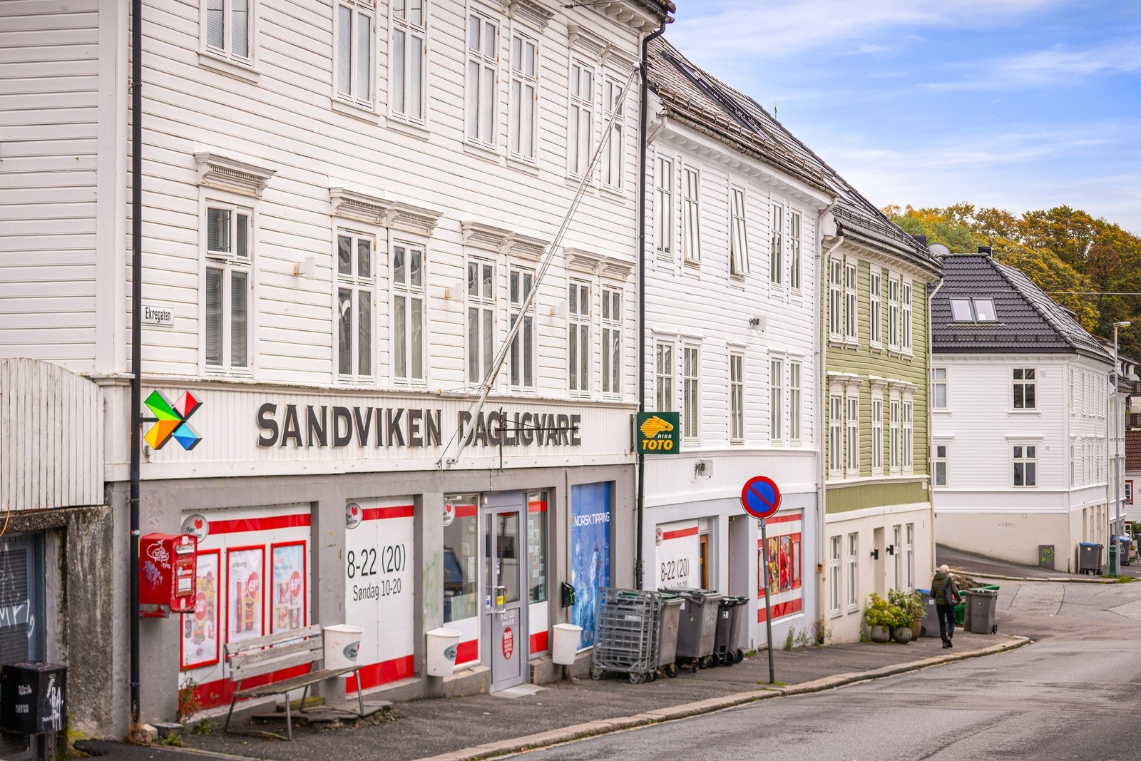 Sandviken dagligvare like ved leiligheten. Galleribilde
