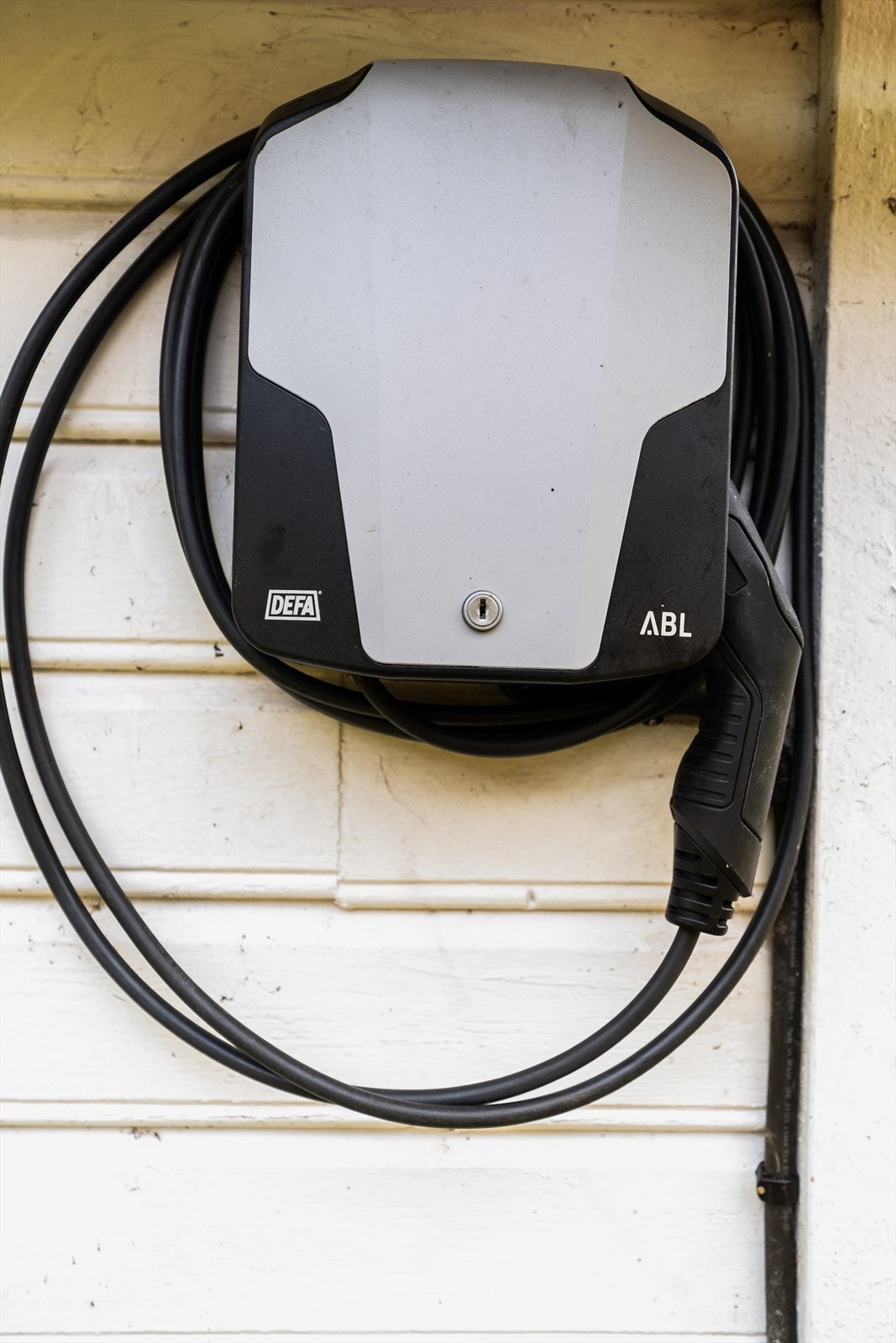 Det er montert lader for elbil i 2022 Galleribilde