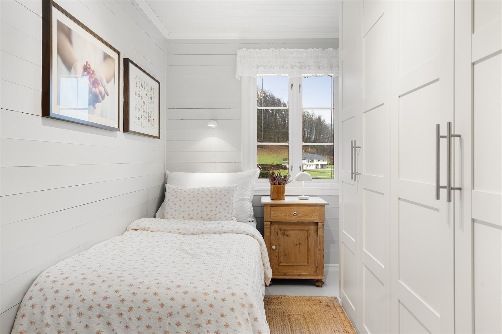 Pent soverom i 1. etasje med god skapplass Galleribilde