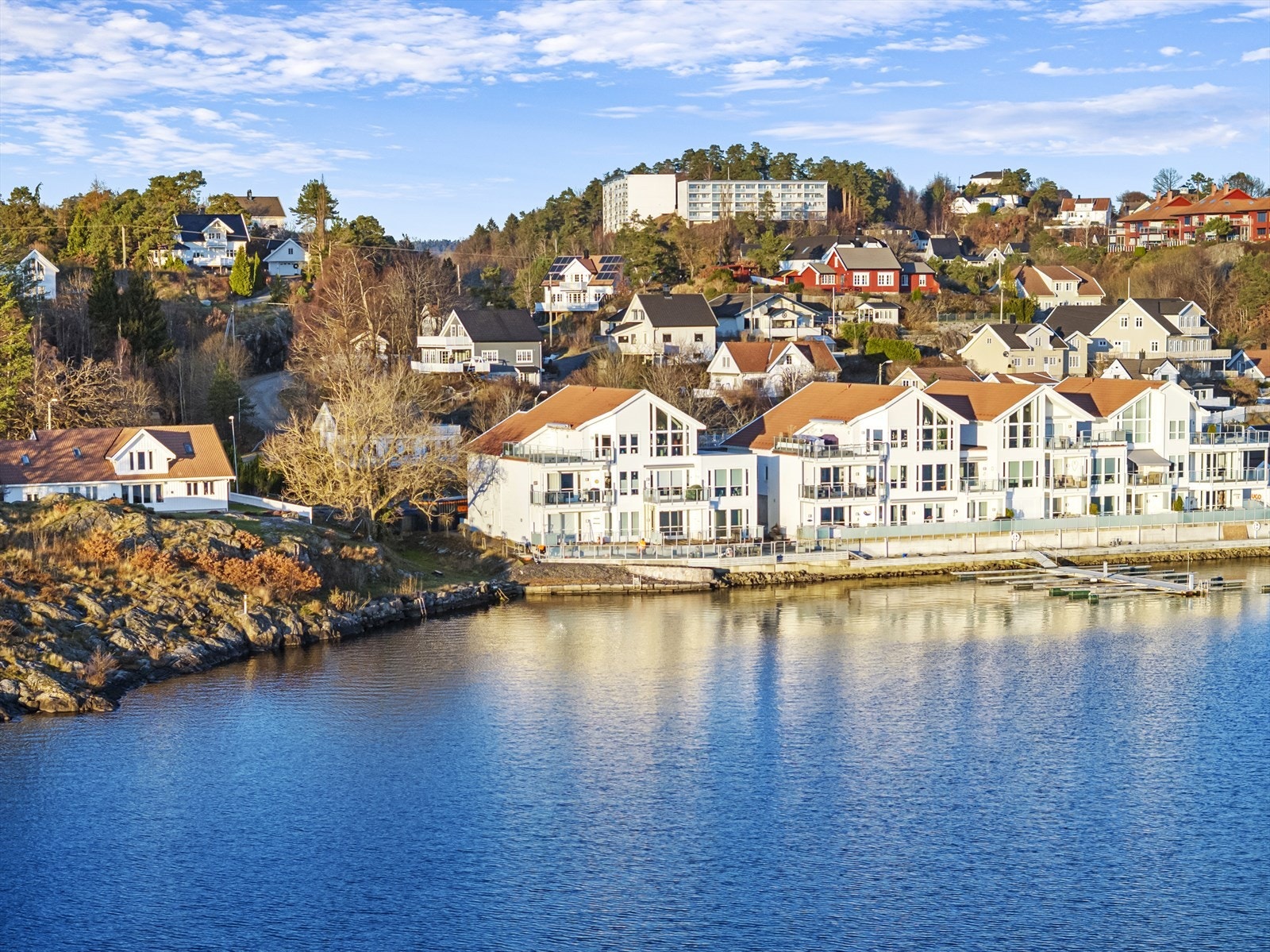 Her har man fantastisk utsikt over båtlivet på Nidelva og sol fra morgen til kveld. Galleribilde
