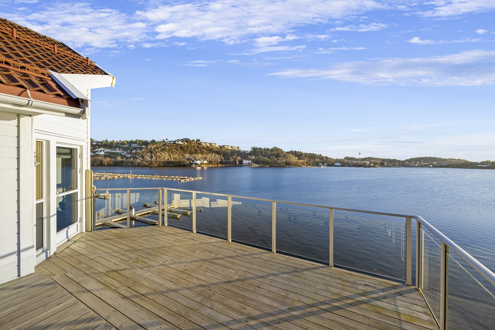 Stor takterrasse med fantastisk utsikt. Galleribilde