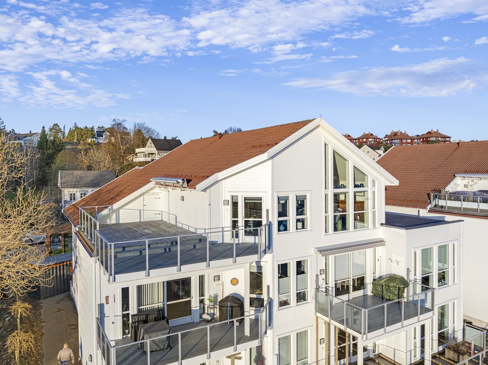 Hel toppetasje - Stor takterrasse - Endeleilighet mot vest. Galleribilde
