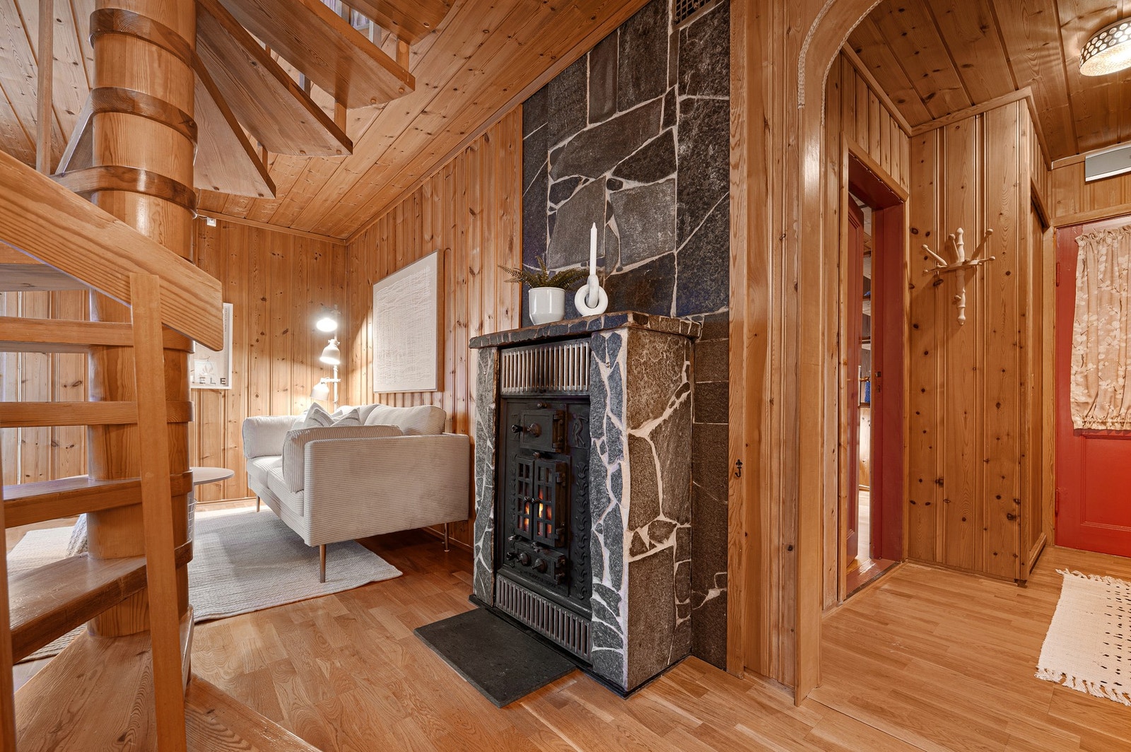 Vedovn i stua. Galleribilde