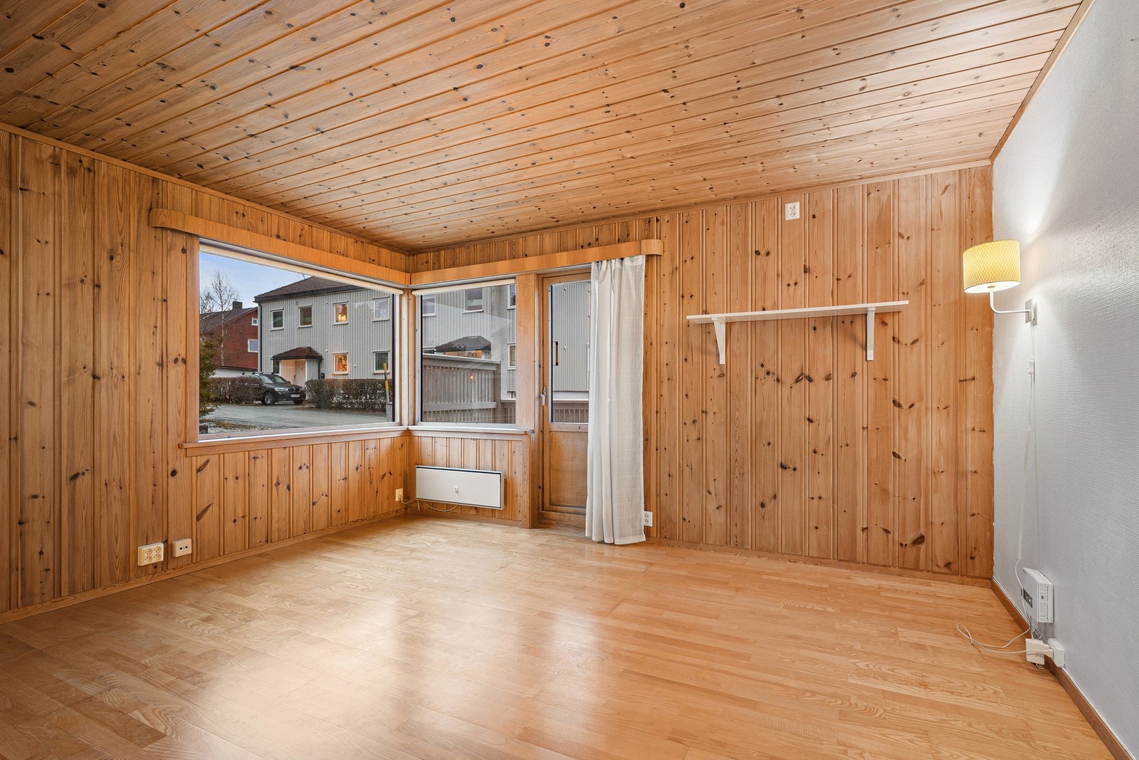 Utgang til balkong, også fra denne leiligheten. Galleribilde