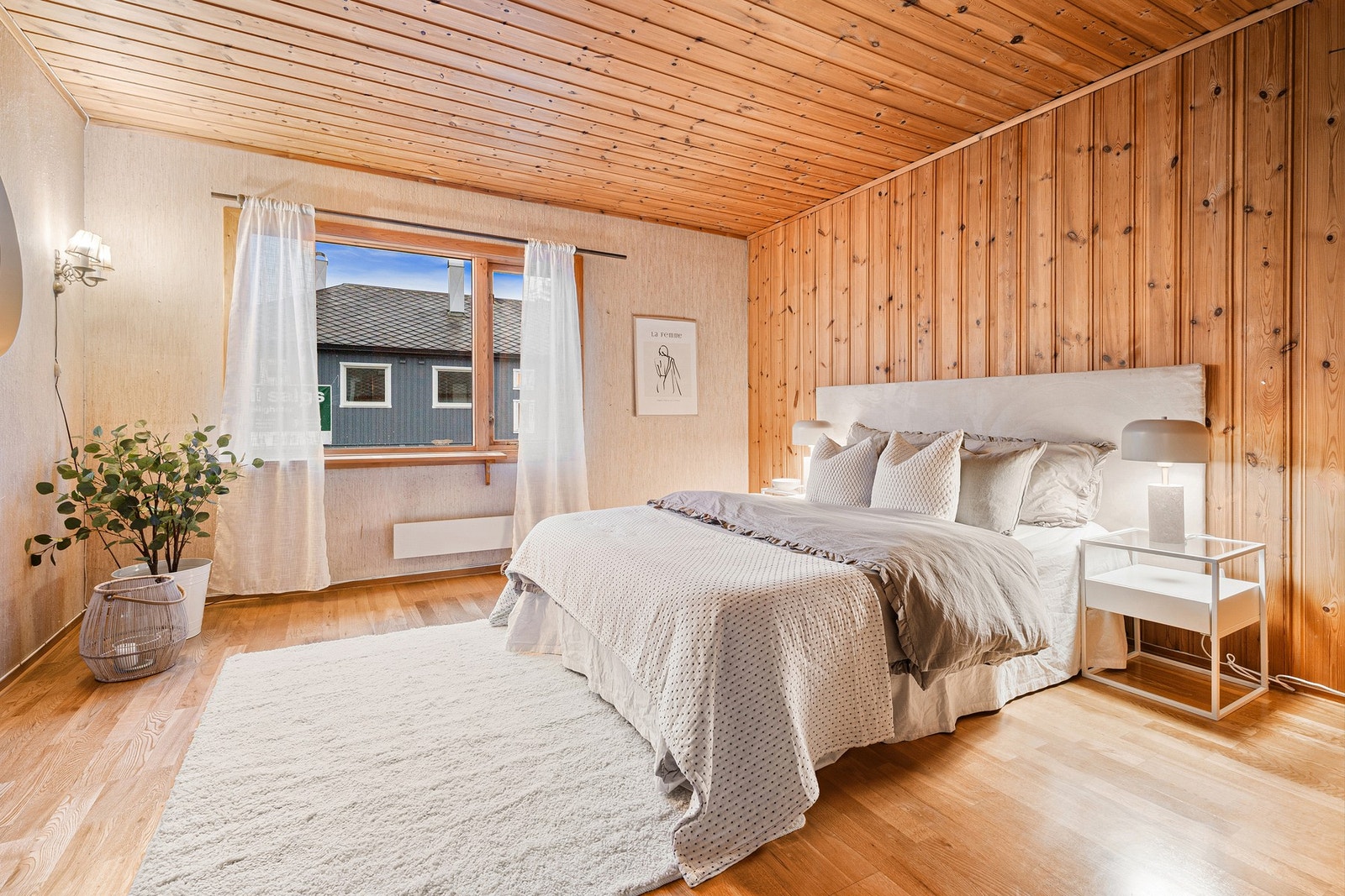 Stort hovedsoverom som måler 14,6m² - massevis av plass. Galleribilde