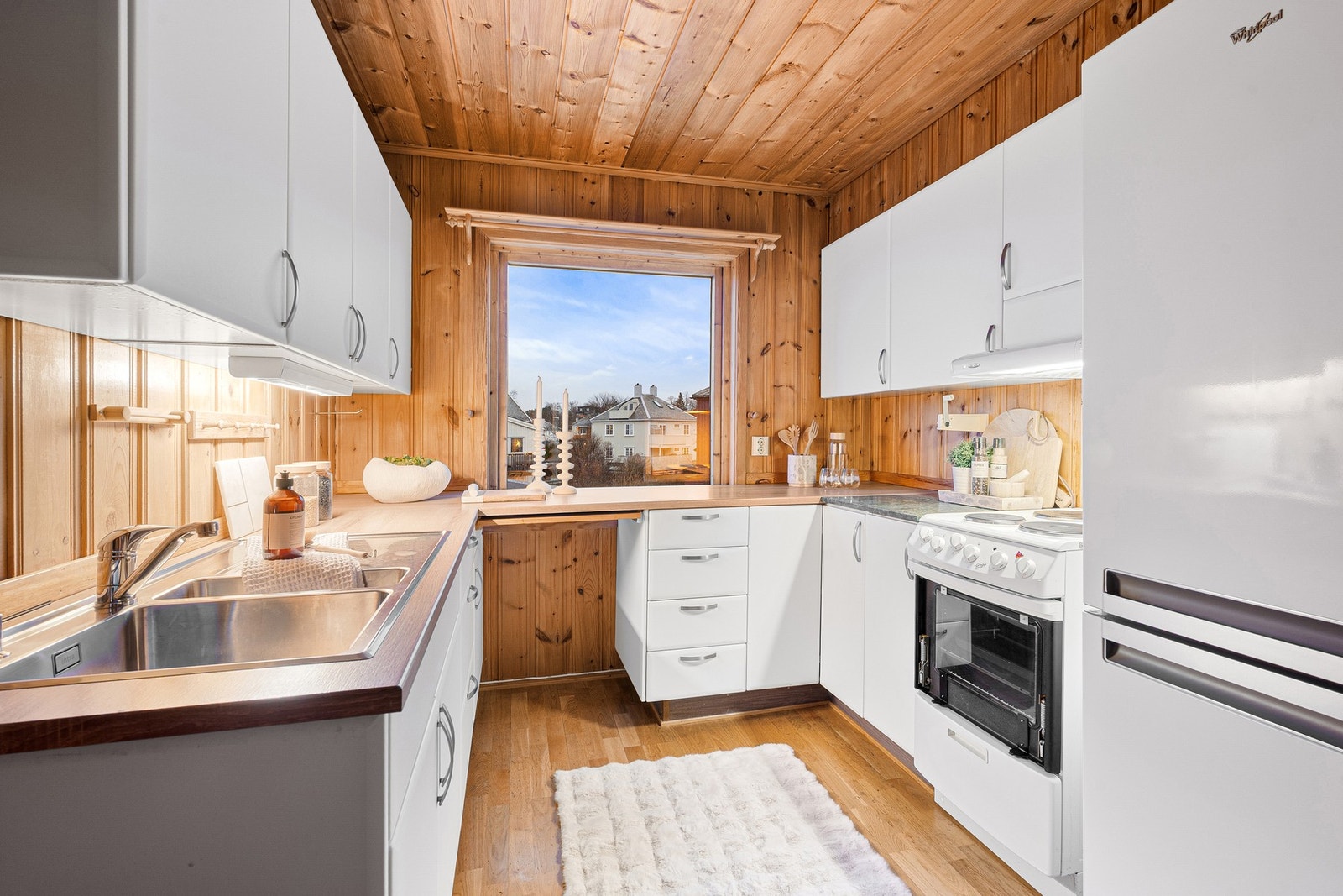 Kjøkkenet er av en god størrelse. Galleribilde