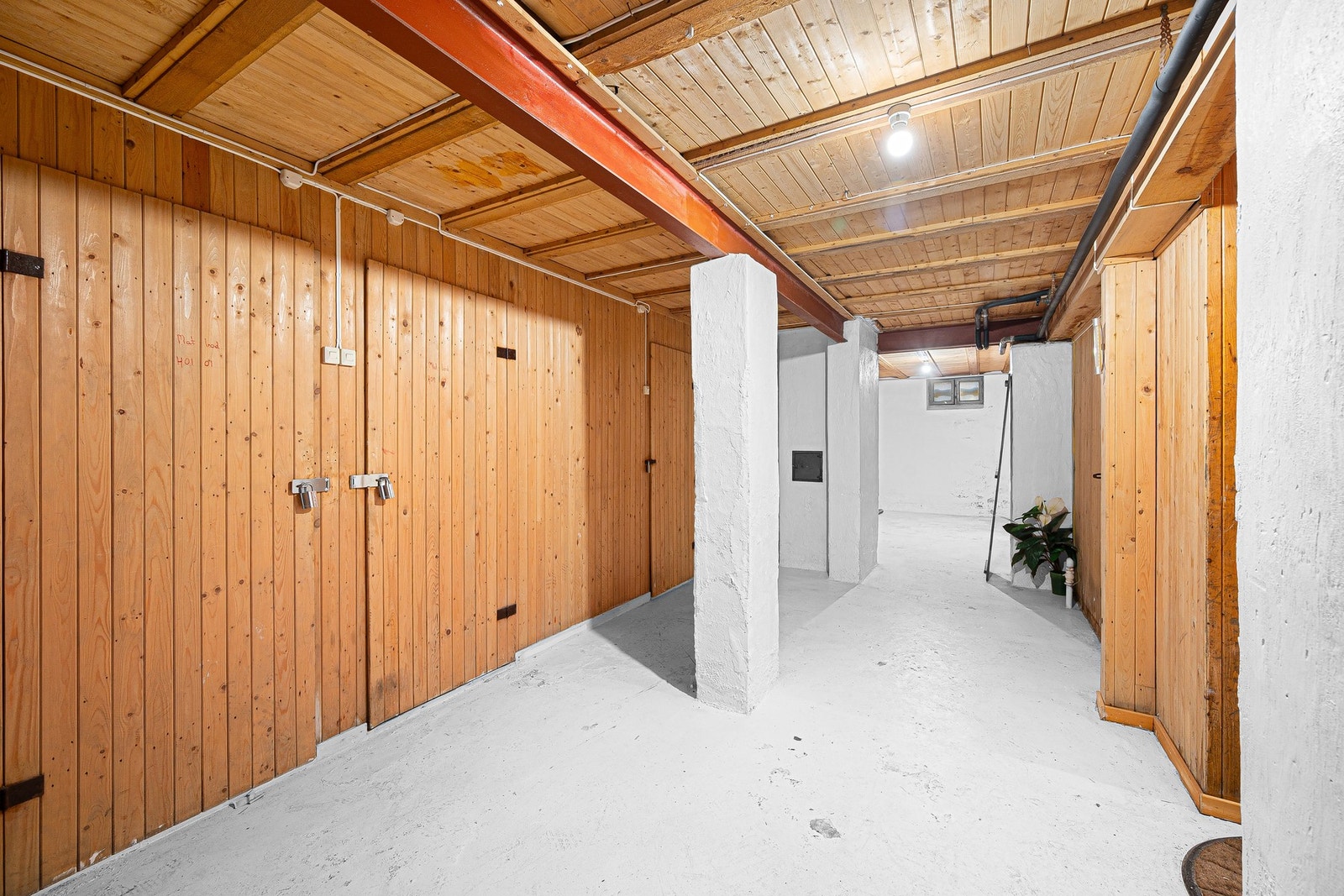 Massevis av lagringsplass i kjelleretasjen. Galleribilde