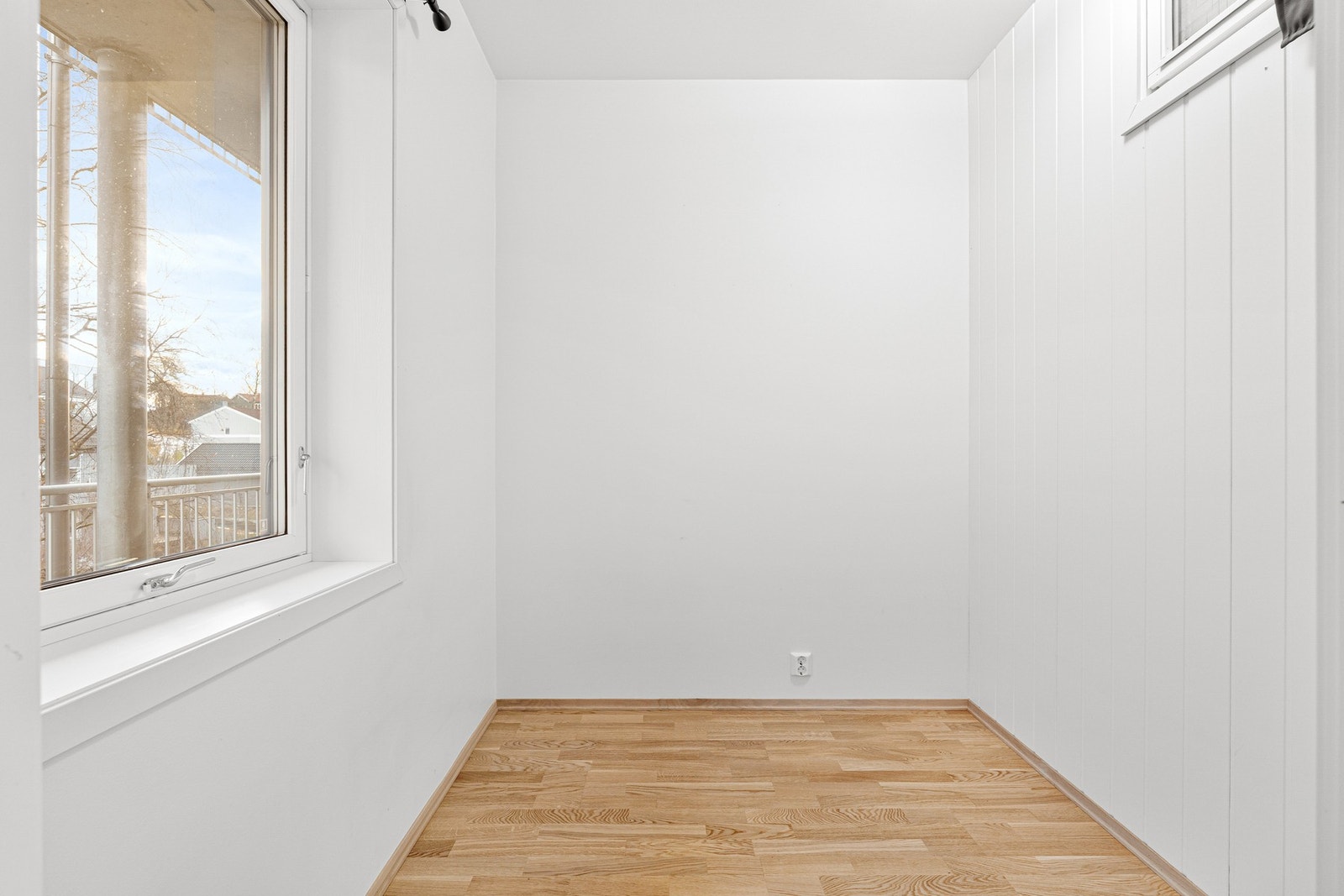 Det opprinnelige soverommet på 8,5 kvm er inndelt i to soner på 4,2 kvm hver. Her sone 1. Galleribilde