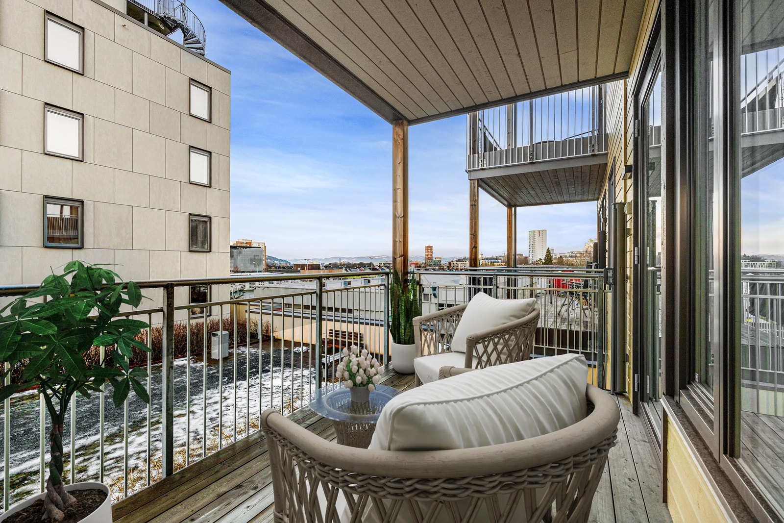 Illustrasjonsbilde. Dette gjelder utendørs møbler samt pyntegjenstander. Galleribilde