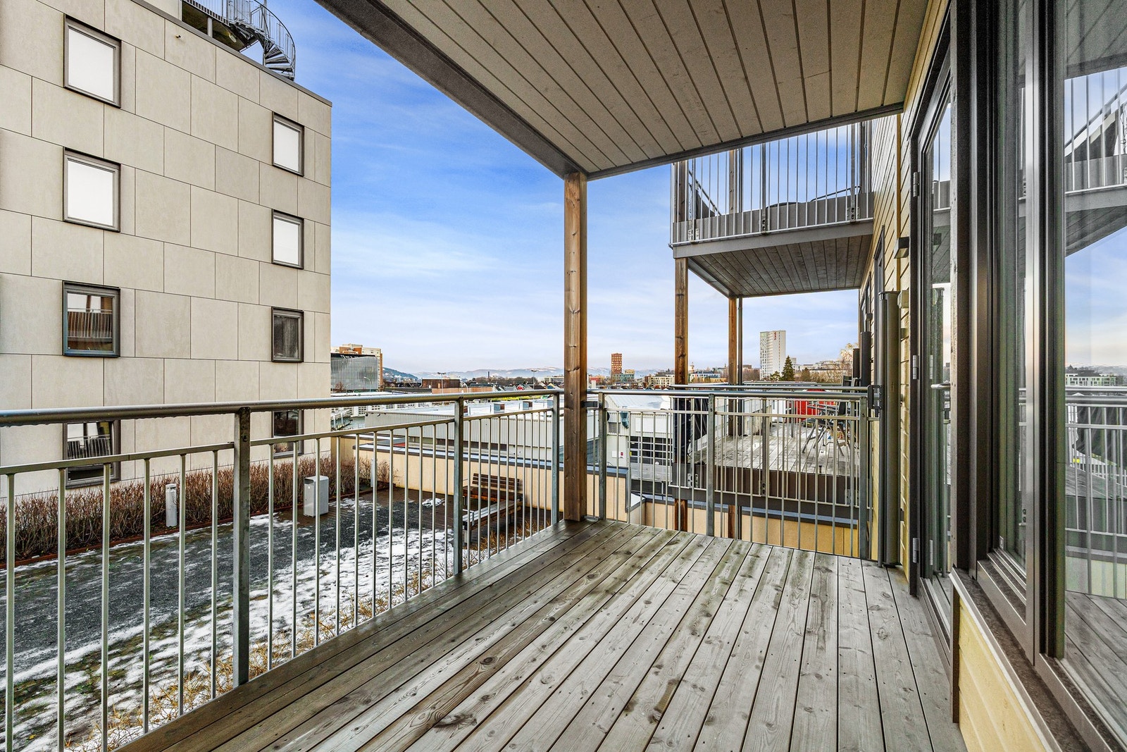 Den romslige balkongen er på 8,5 kvm Galleribilde