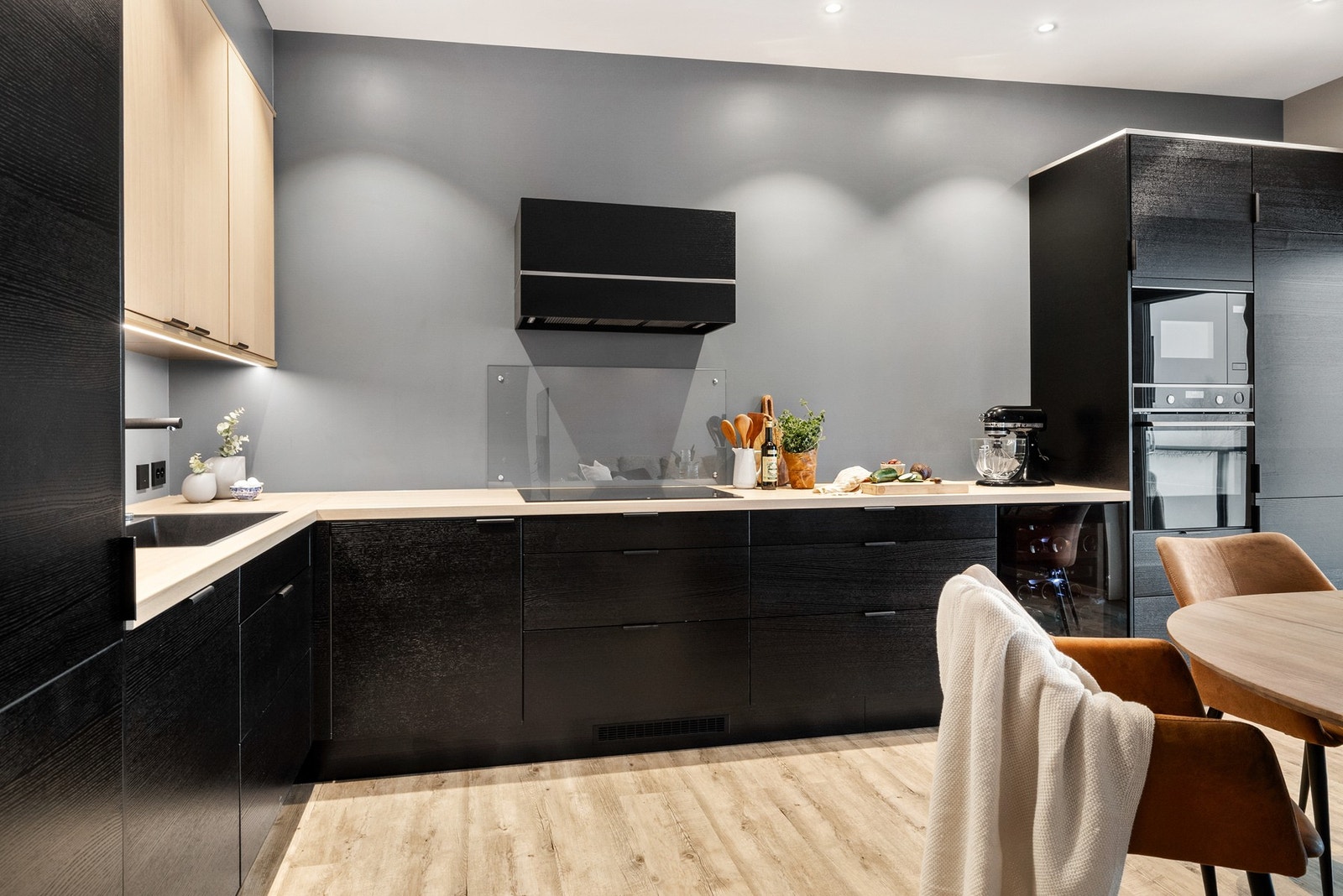 Innfelte spotter i himlingen skaper en varm og lun atmosfære Galleribilde