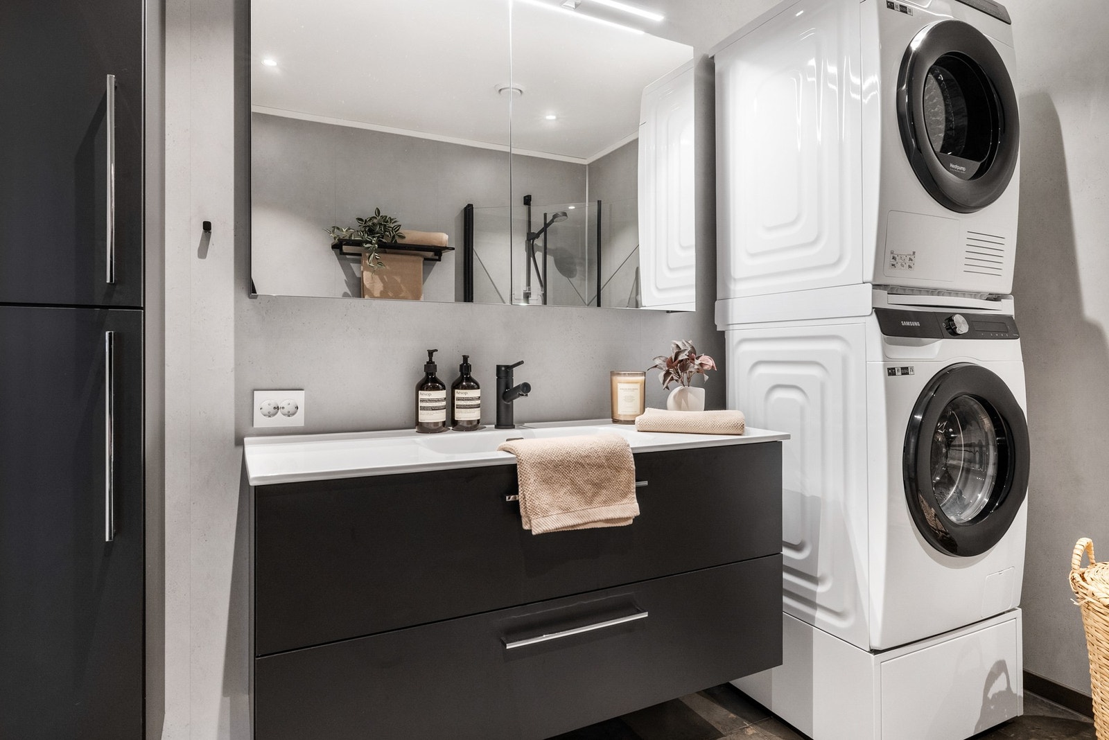 Rommet er kombinert bad- og vaskerom Galleribilde