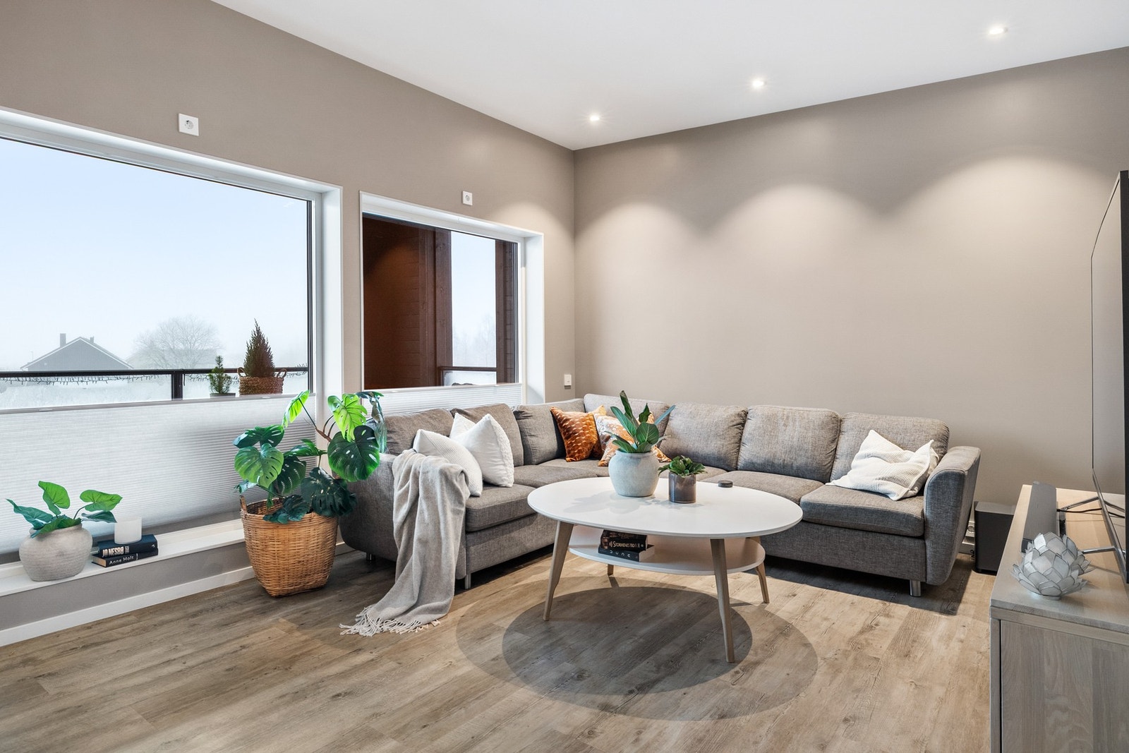 Leiligheten fremstår nærmest som ny, med flere tilvalg som løfter standarden utover den vanlige leveransen Galleribilde