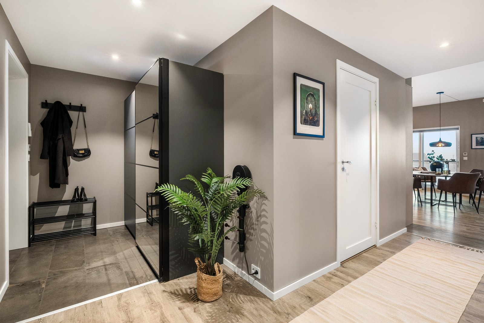 Leiligheten byr på entré, stue/kjøkken, bad/vaskerom, 3 soverom og bod/teknisk rom Galleribilde