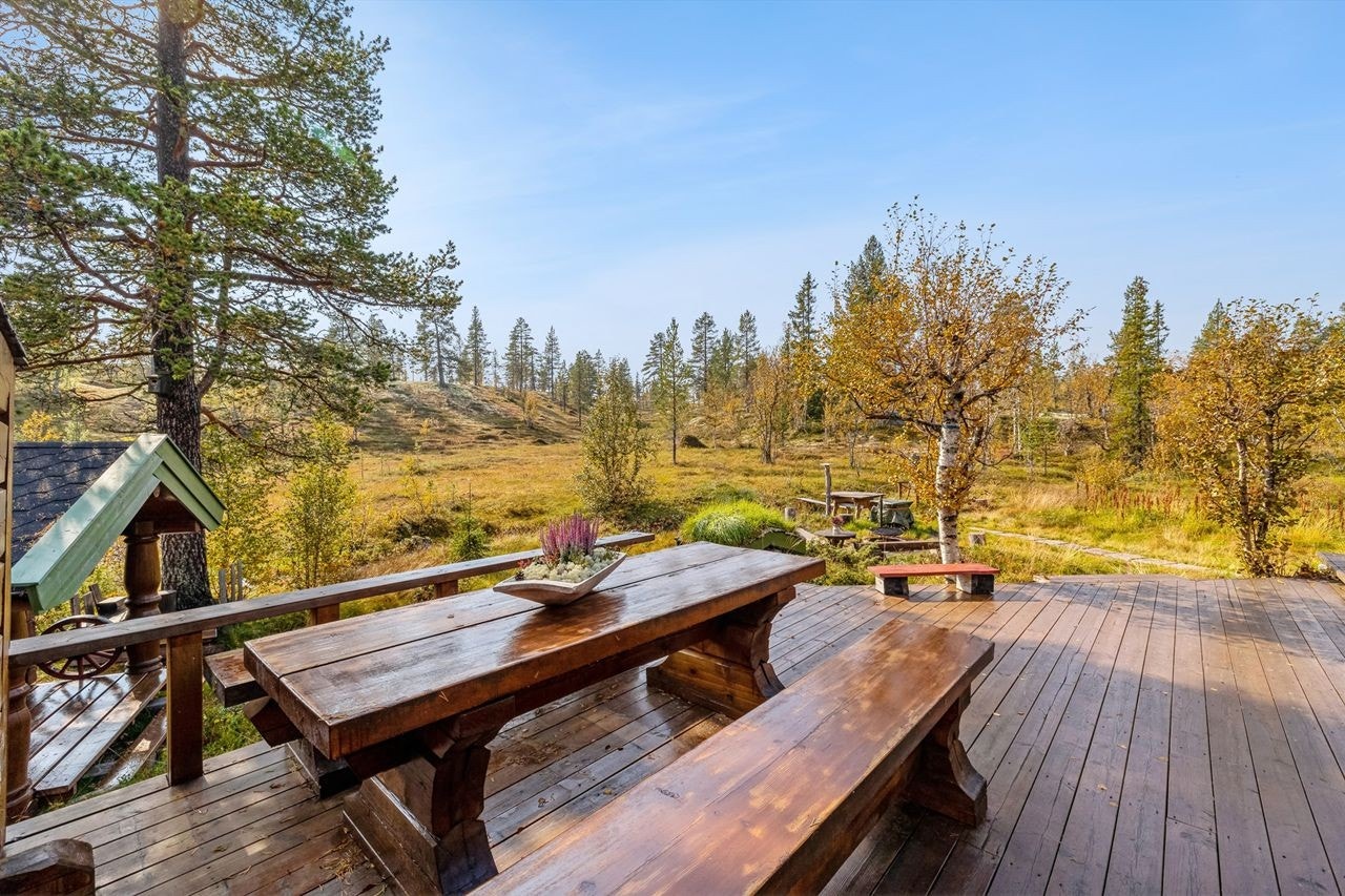 Solrike uteplasser hvor utelivet kan nytes hele året. I vinterhalvåret kan du spenne på deg skiene rett utenfor døren Galleribilde