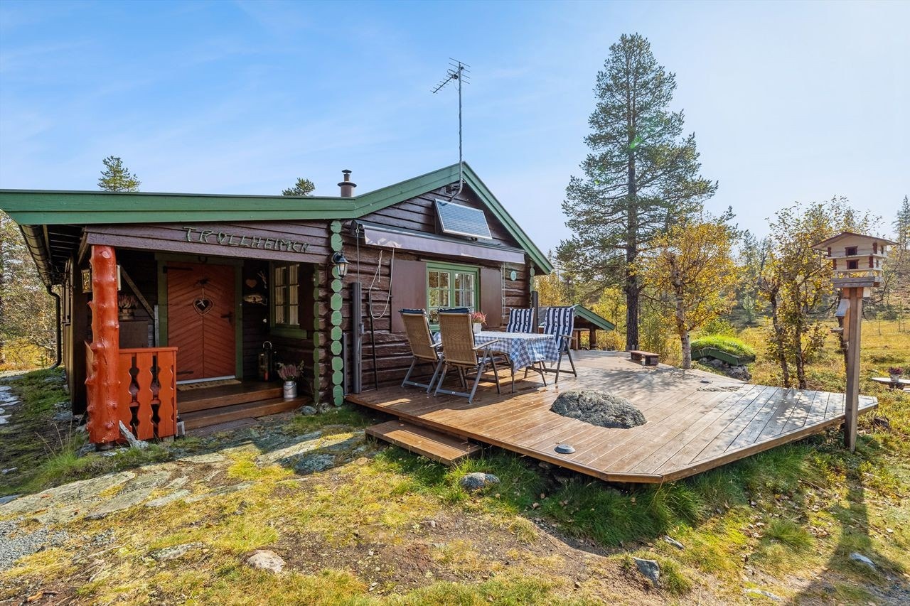 Hovedhytta i laftet tømmer ble oppført rundt 1970 Galleribilde