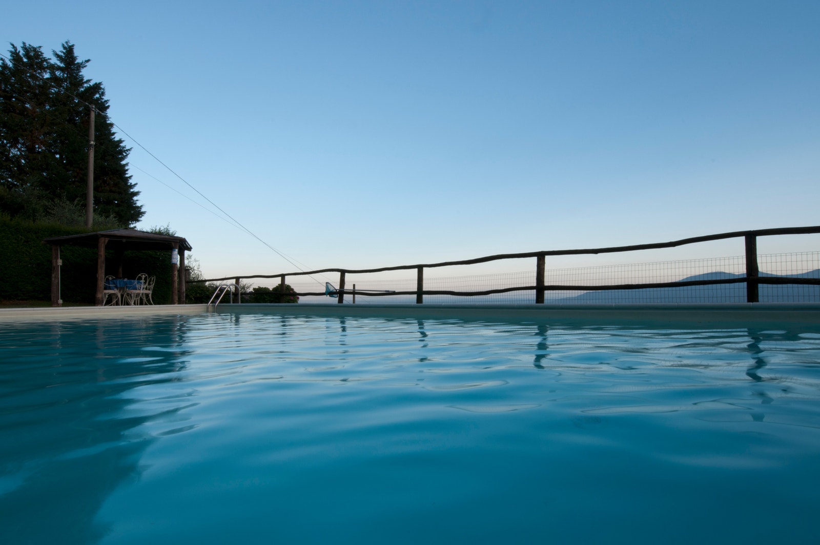 Å svæømme her med den utsikten. Galleribilde