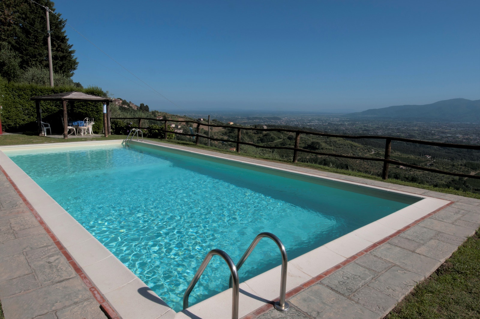 Basseng 5x15 meter med saltvannsrensing, ingen klor! Galleribilde