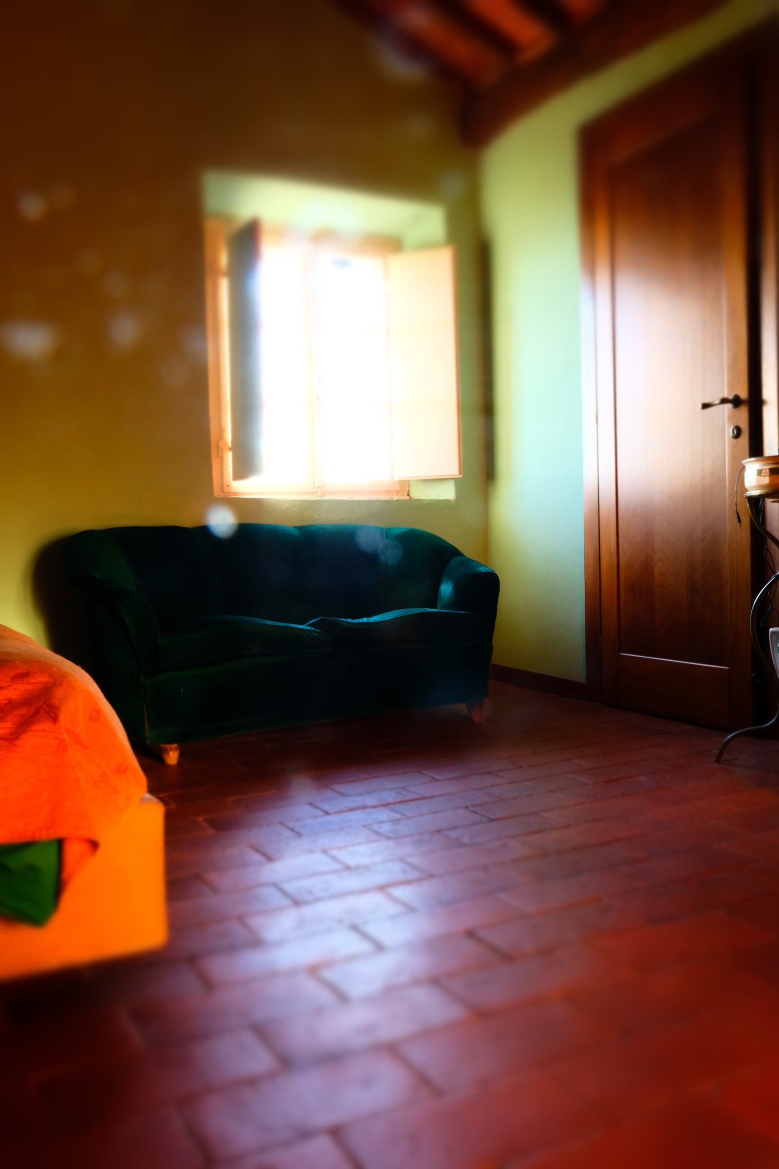 Hovedbolig, 2 store soverom. Viktig at vi kan flytte ei bokhylle og få kommuniserende dør til annekset Galleribilde