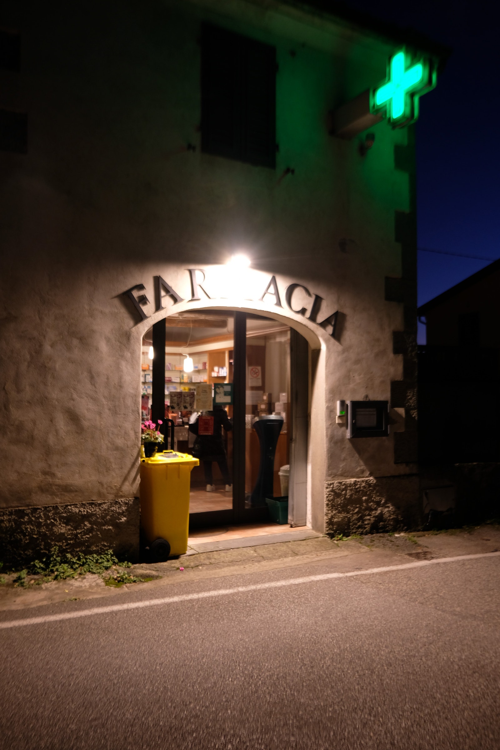 Matraia, apoteket Galleribilde