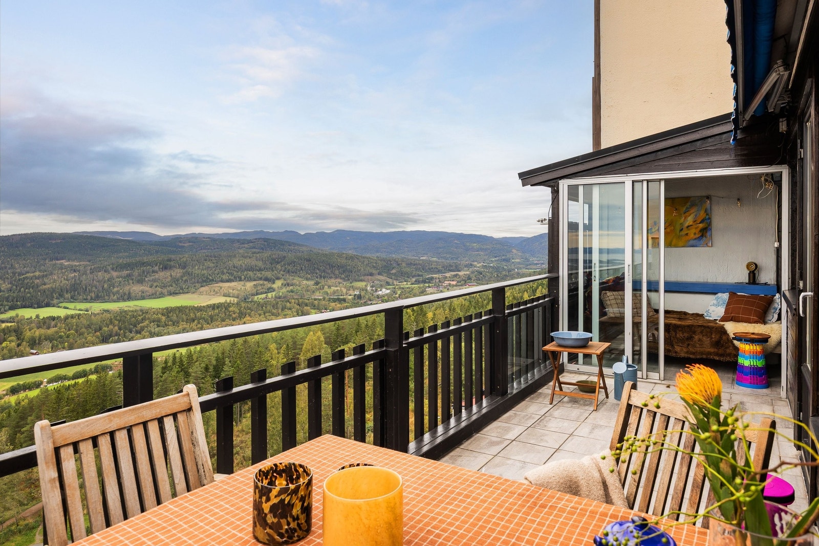 Balkongen og vinterhagen, bildet er tatt mot nord vest. Galleribilde