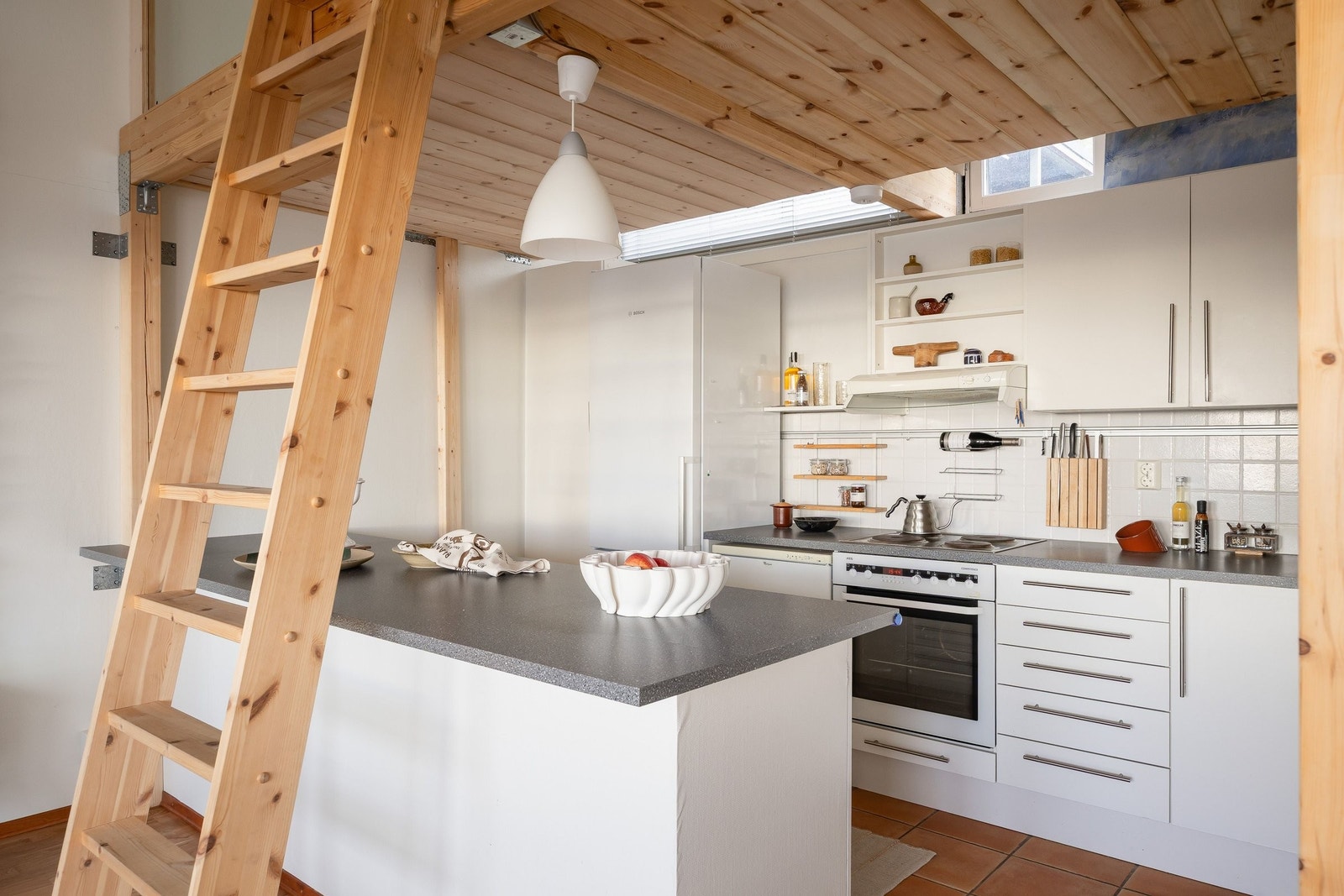 fra stue mot kjøkken, mot nord øst Galleribilde