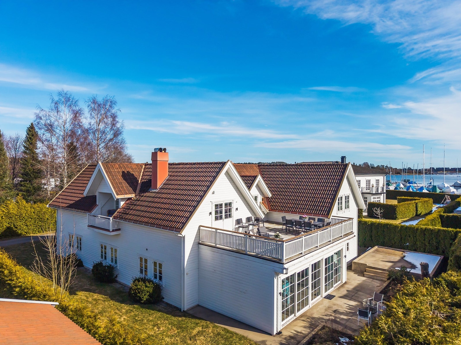 Solrike uteplasser i rolige omgivelser. Galleribilde