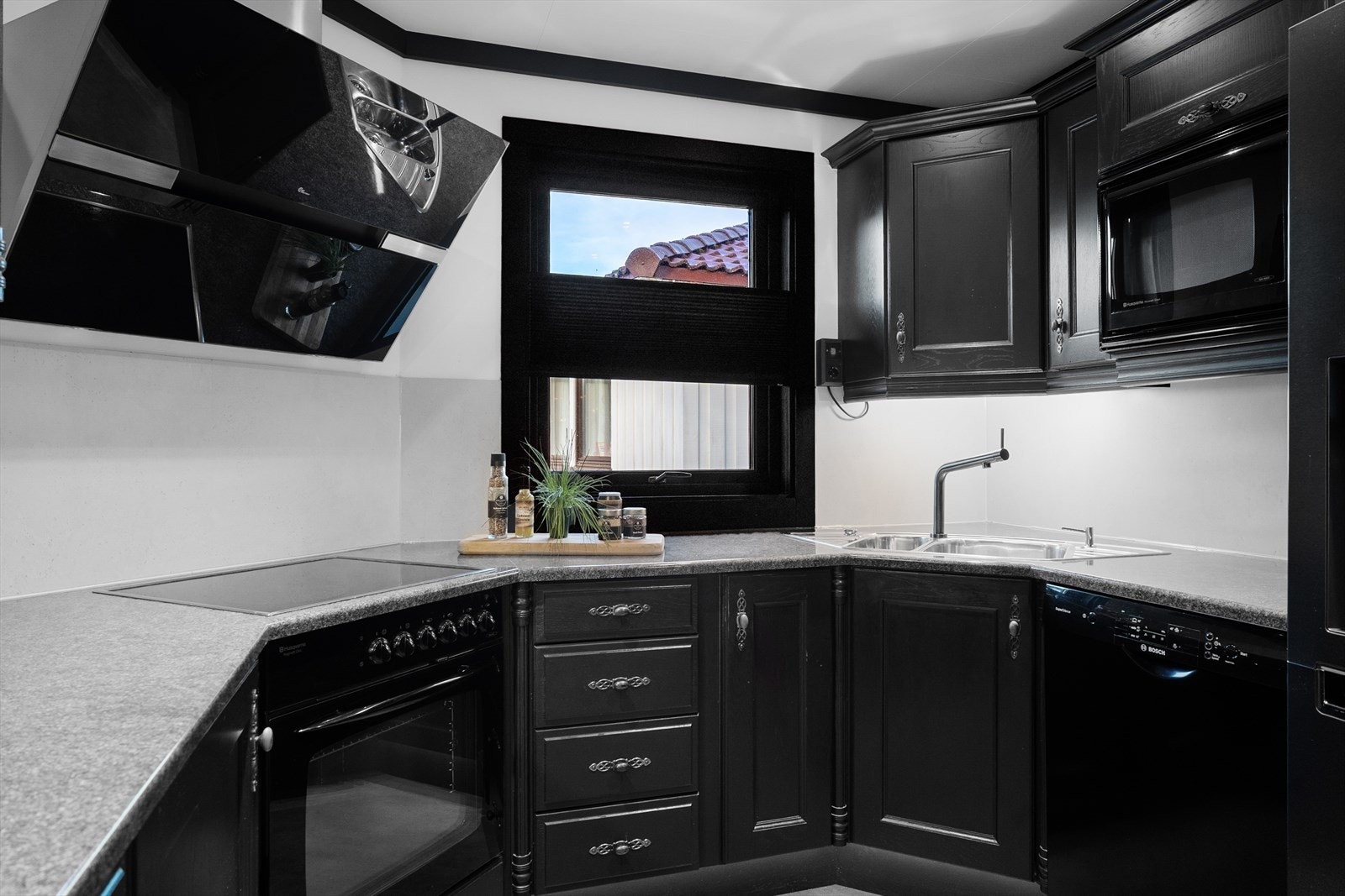 Det er montert kjøkkenventilator fra 2021 med avtrekk ut Galleribilde