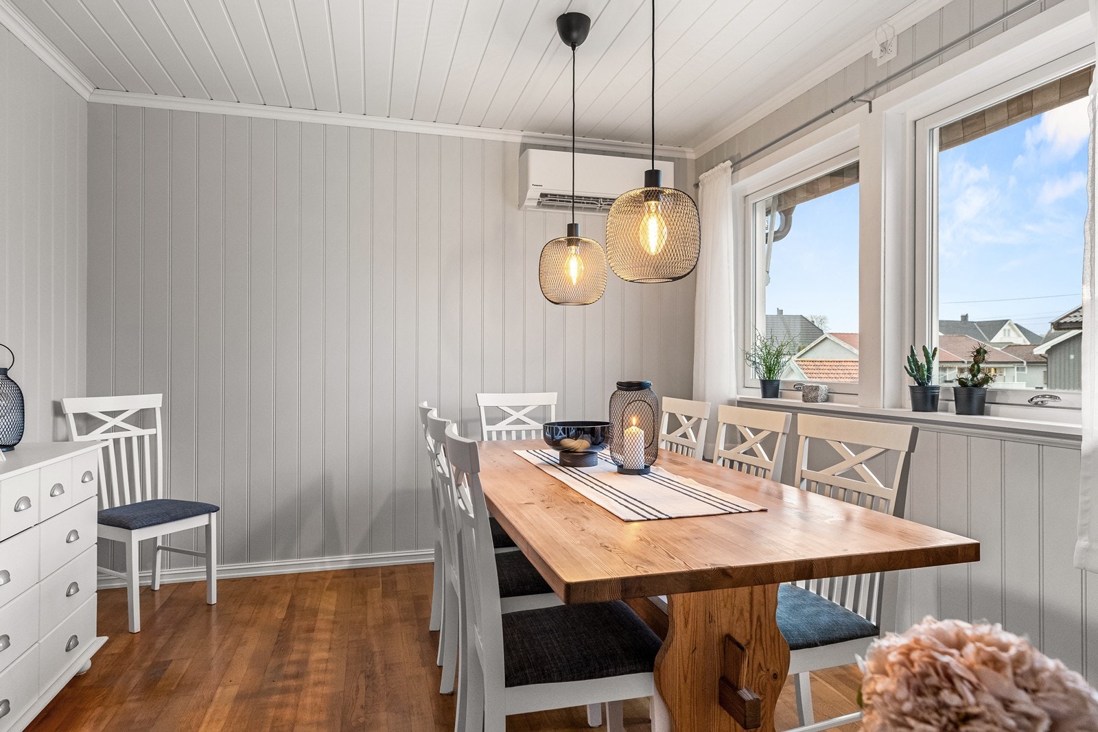 Spisestue med lyse overflater Galleribilde