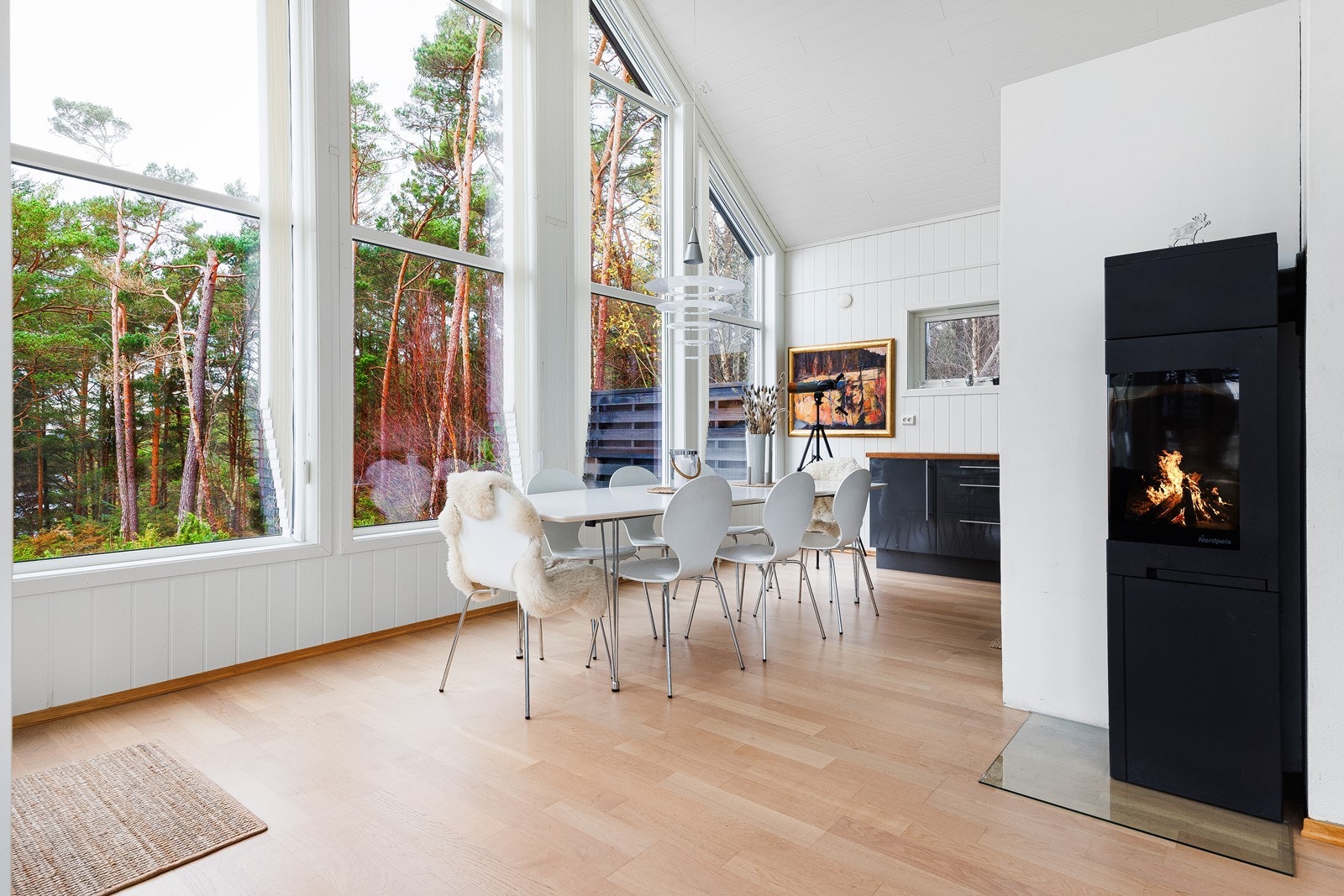 Her får man virkelig naturen og den flotte utsikten helt inn og kan nytes fra godstolen Galleribilde